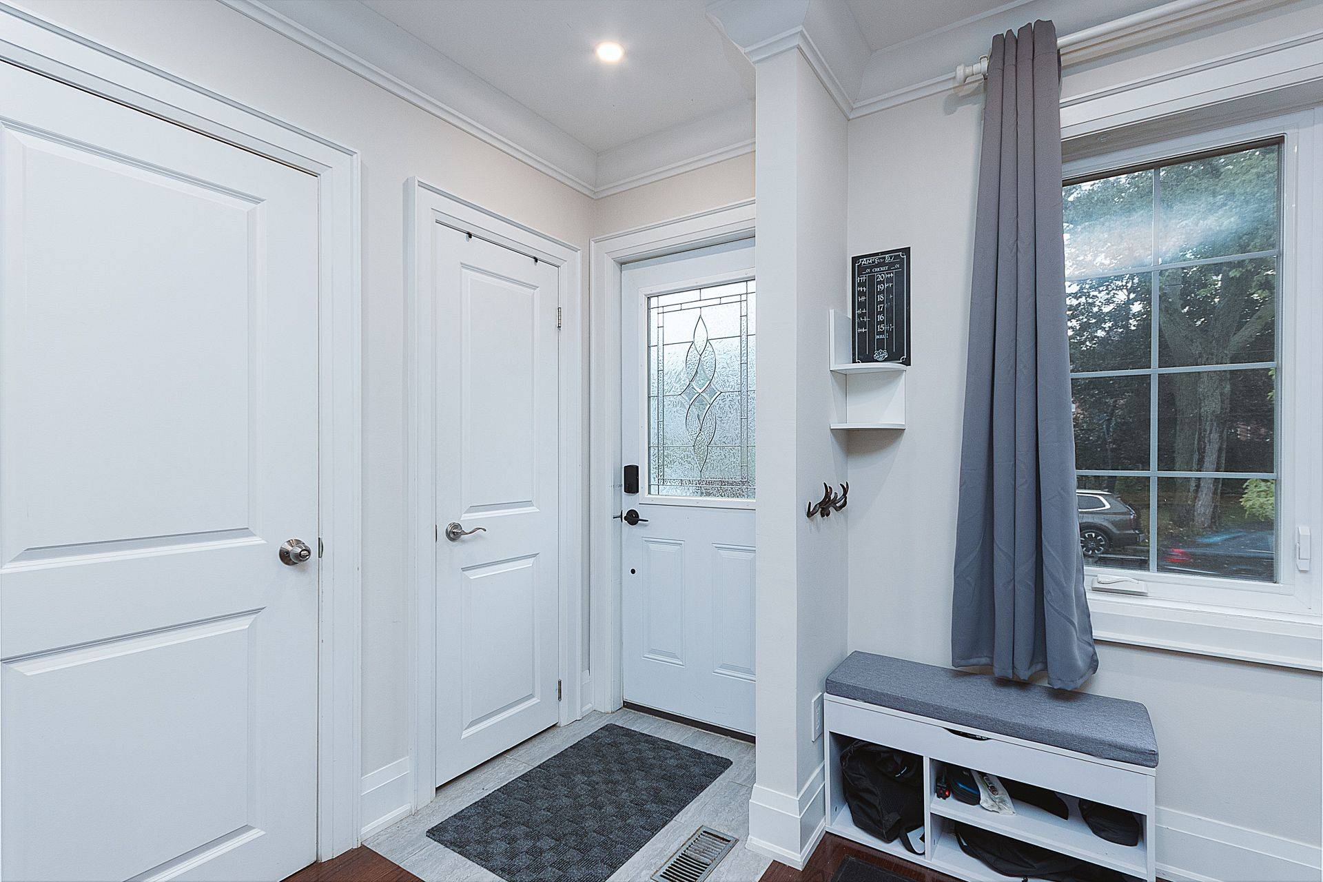 Toronto E06, ON M1N 3Y8,171 McIntosh ST