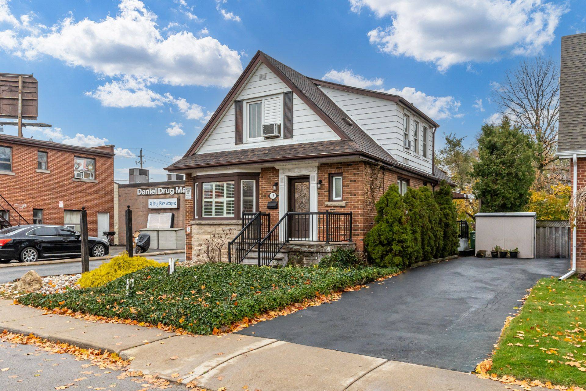 Hamilton, ON L9A 1M1,15 empress AVE