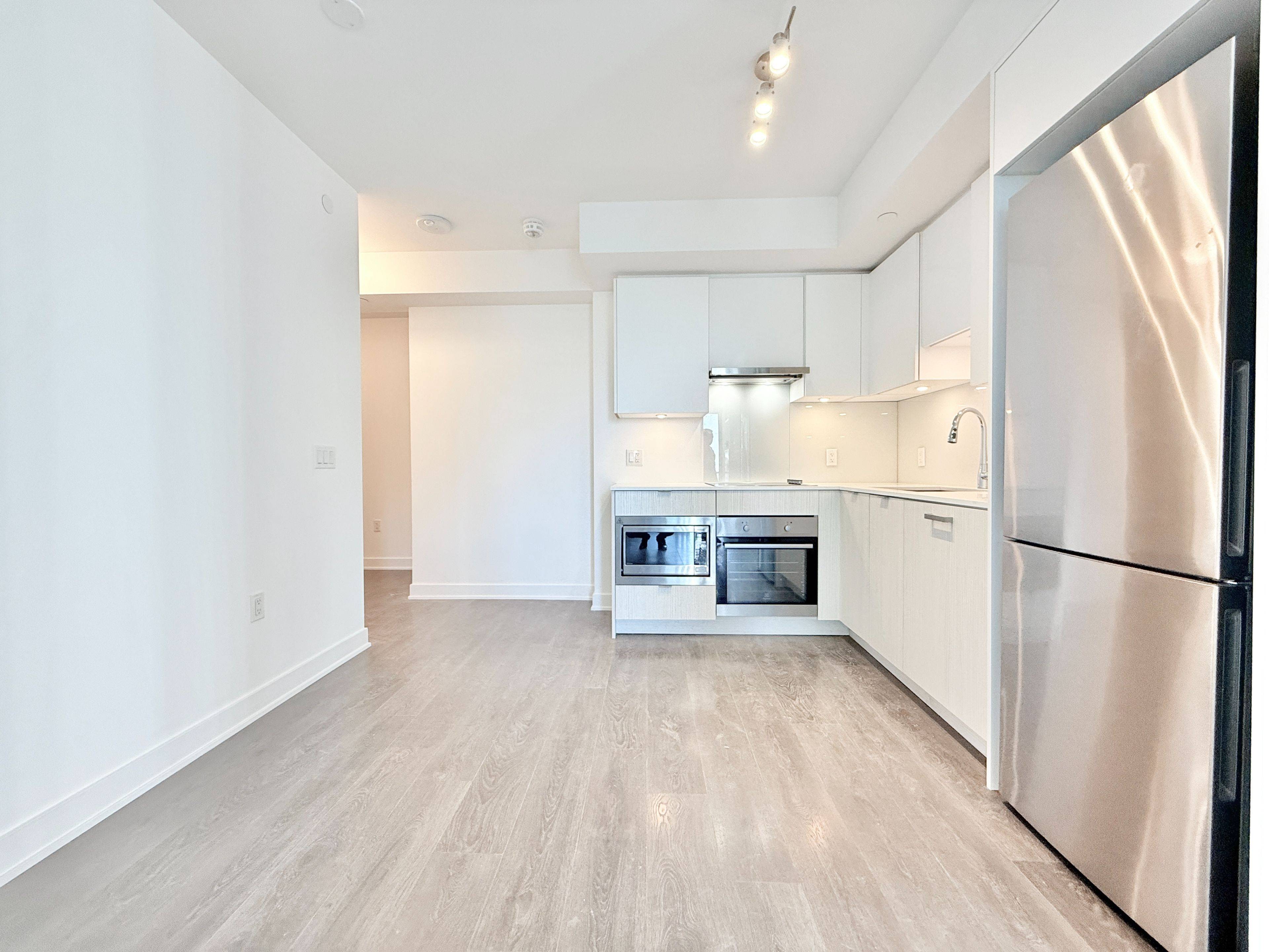 Toronto C10, ON M4P 0E4,195 Redpath AVE #1912