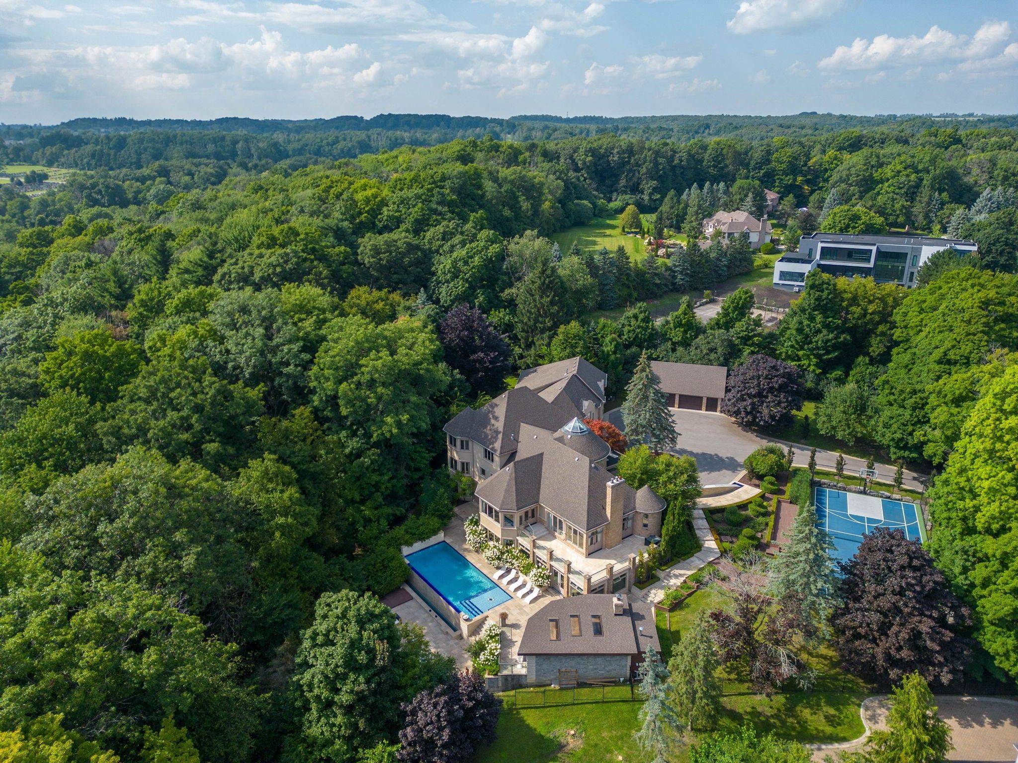 Vaughan, ON L6A 1E9,24 Dew Drop CT