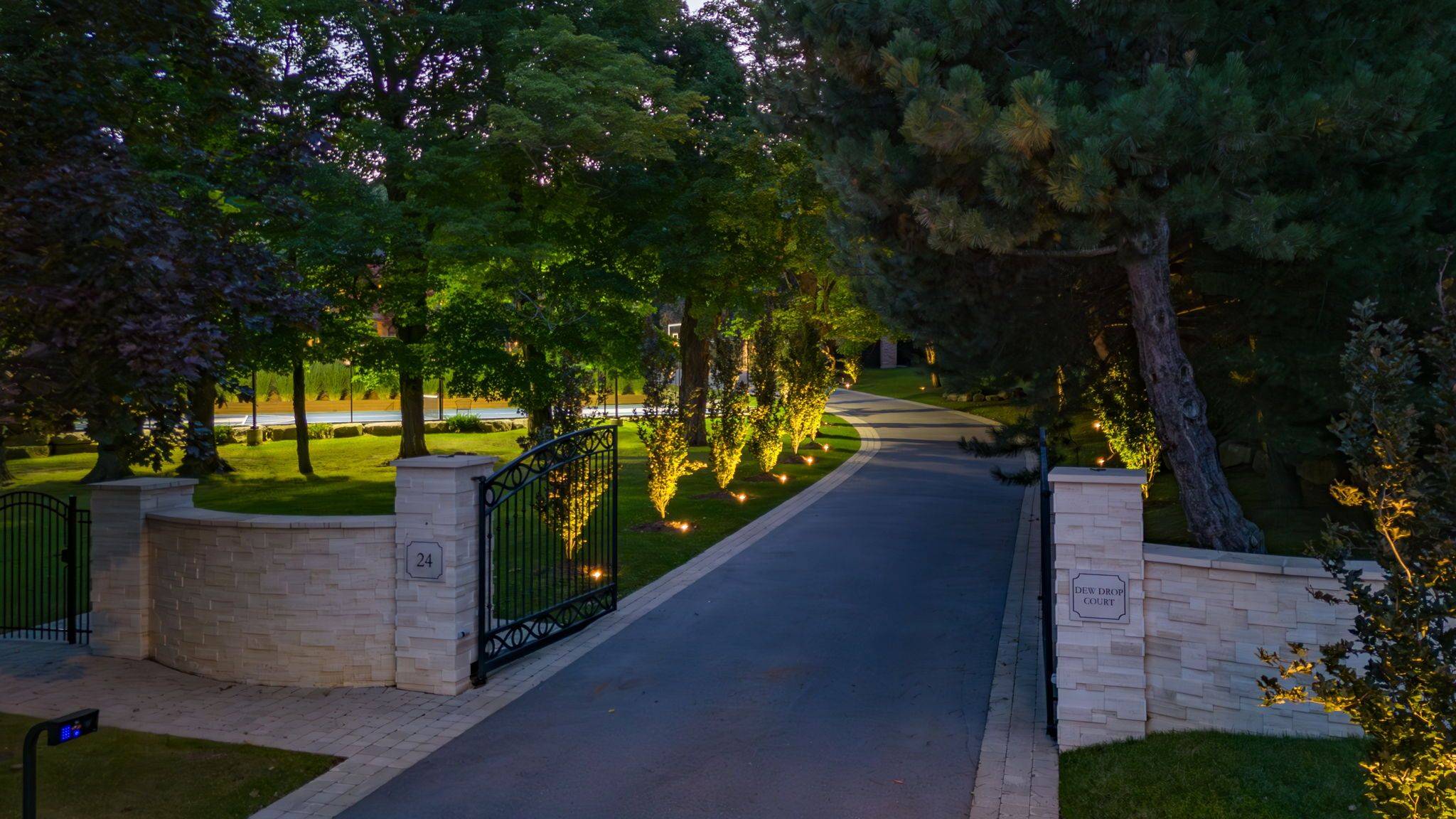 Vaughan, ON L6A 1E9,24 Dew Drop CT