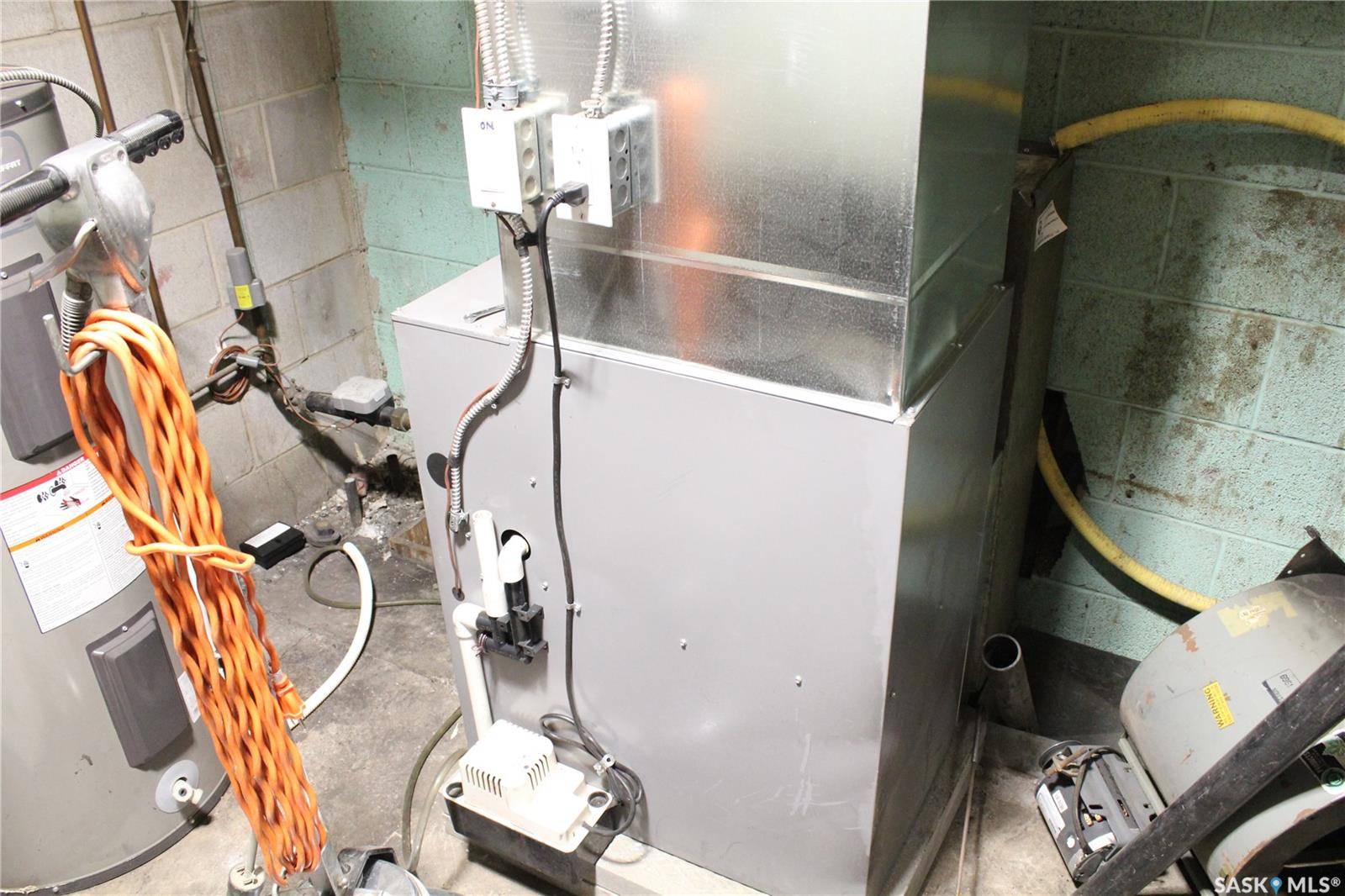 Weyburn, SK S4H 2J4,8 2ND AVENUE SW