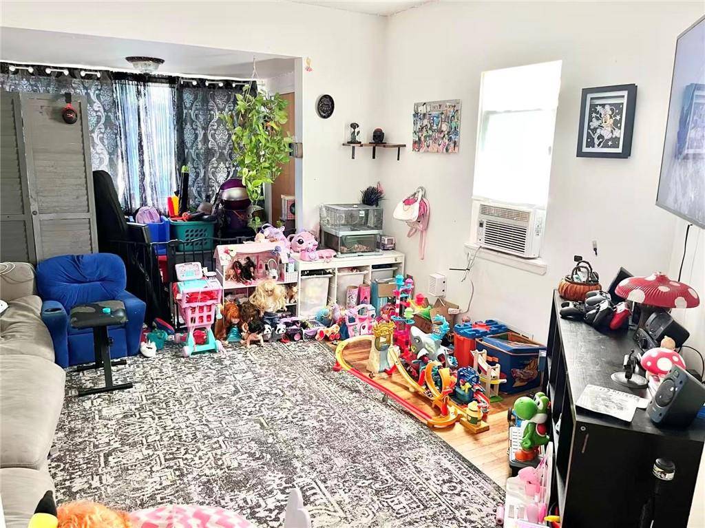 Staten  Island, NY 10305,251 Liberty AVE