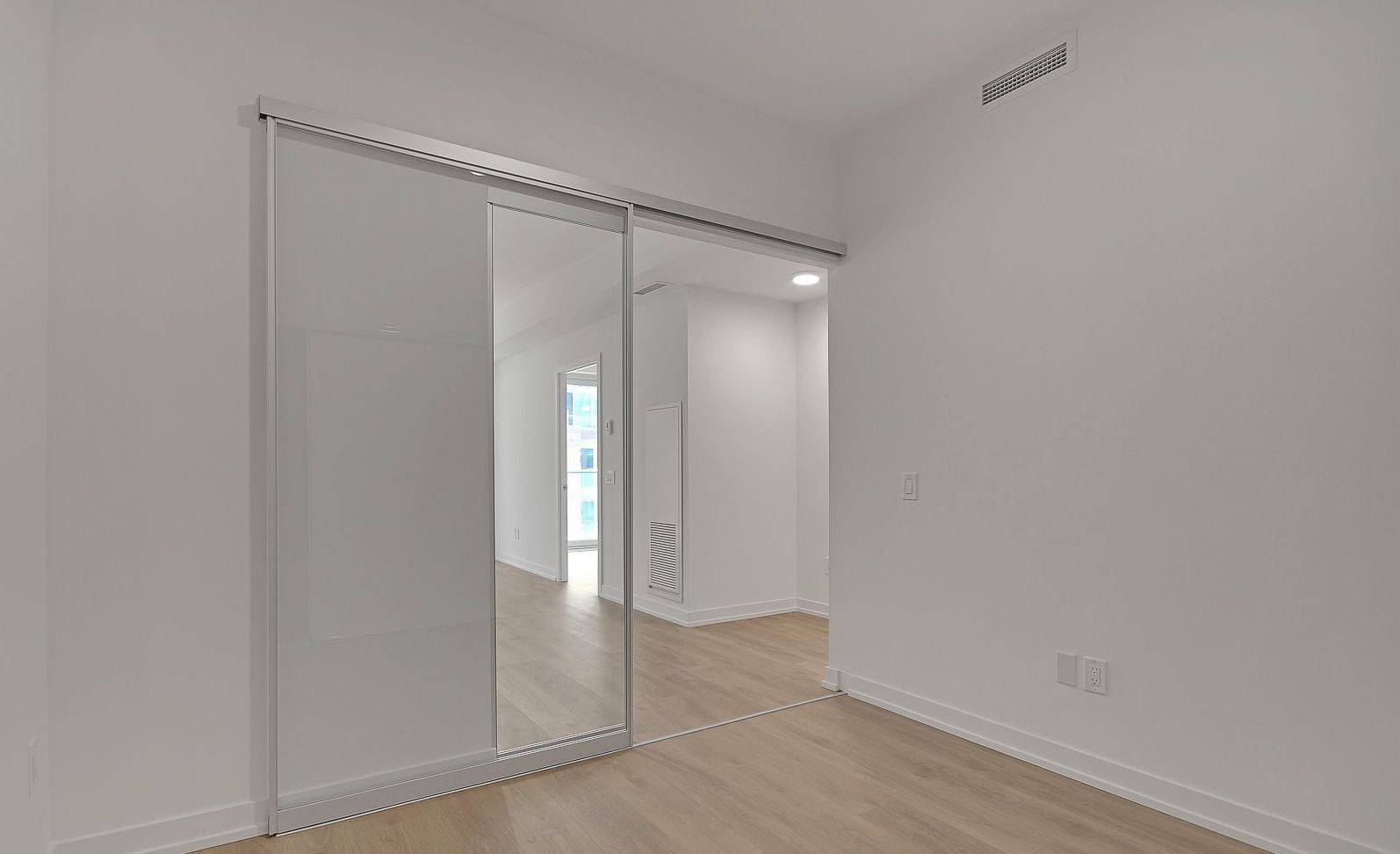 Toronto C11, ON M4G 0C9,33 Frederick Todd WAY #322