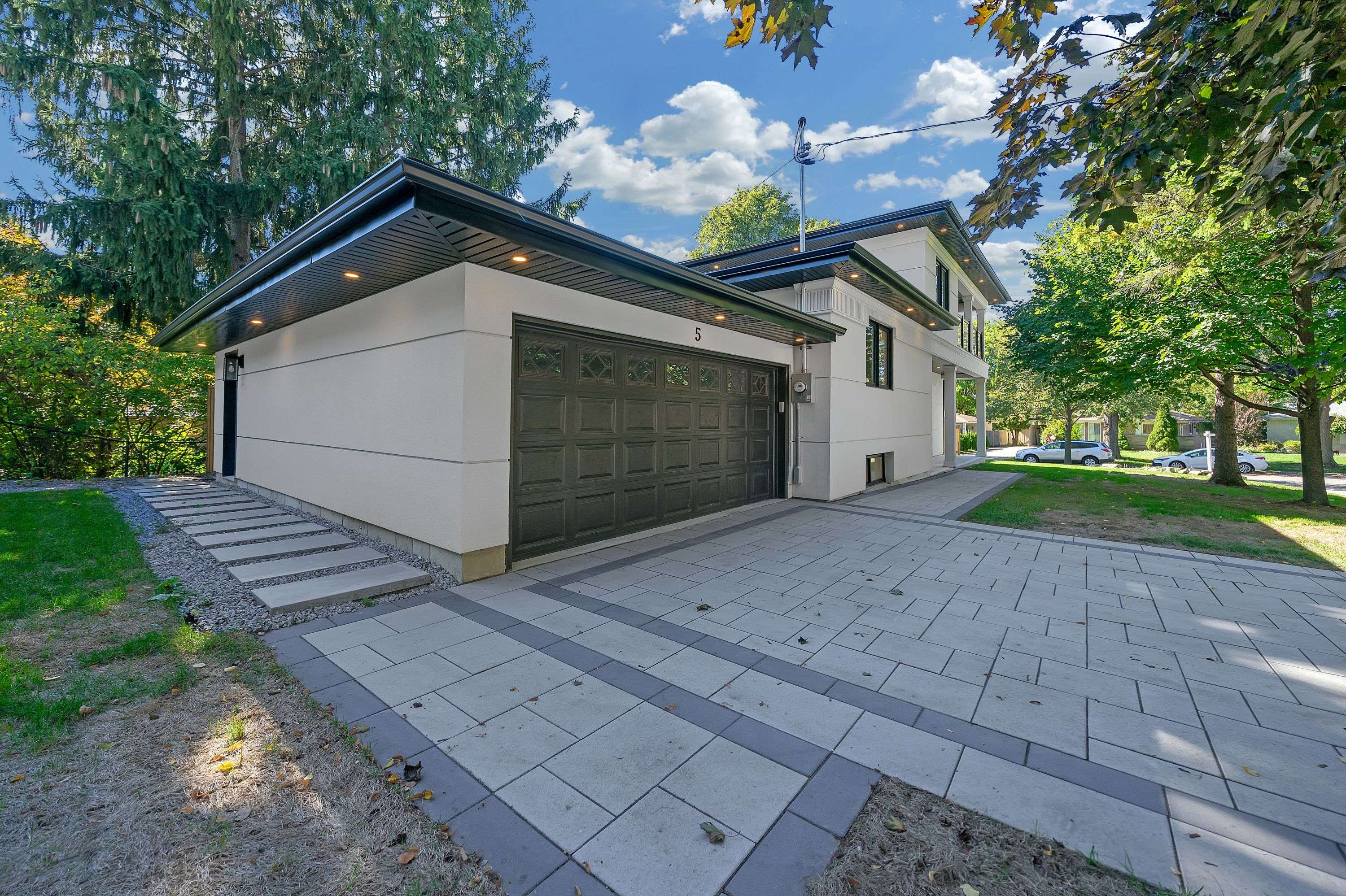 Toronto C15, ON M2J 2E1,5 Trailside DR