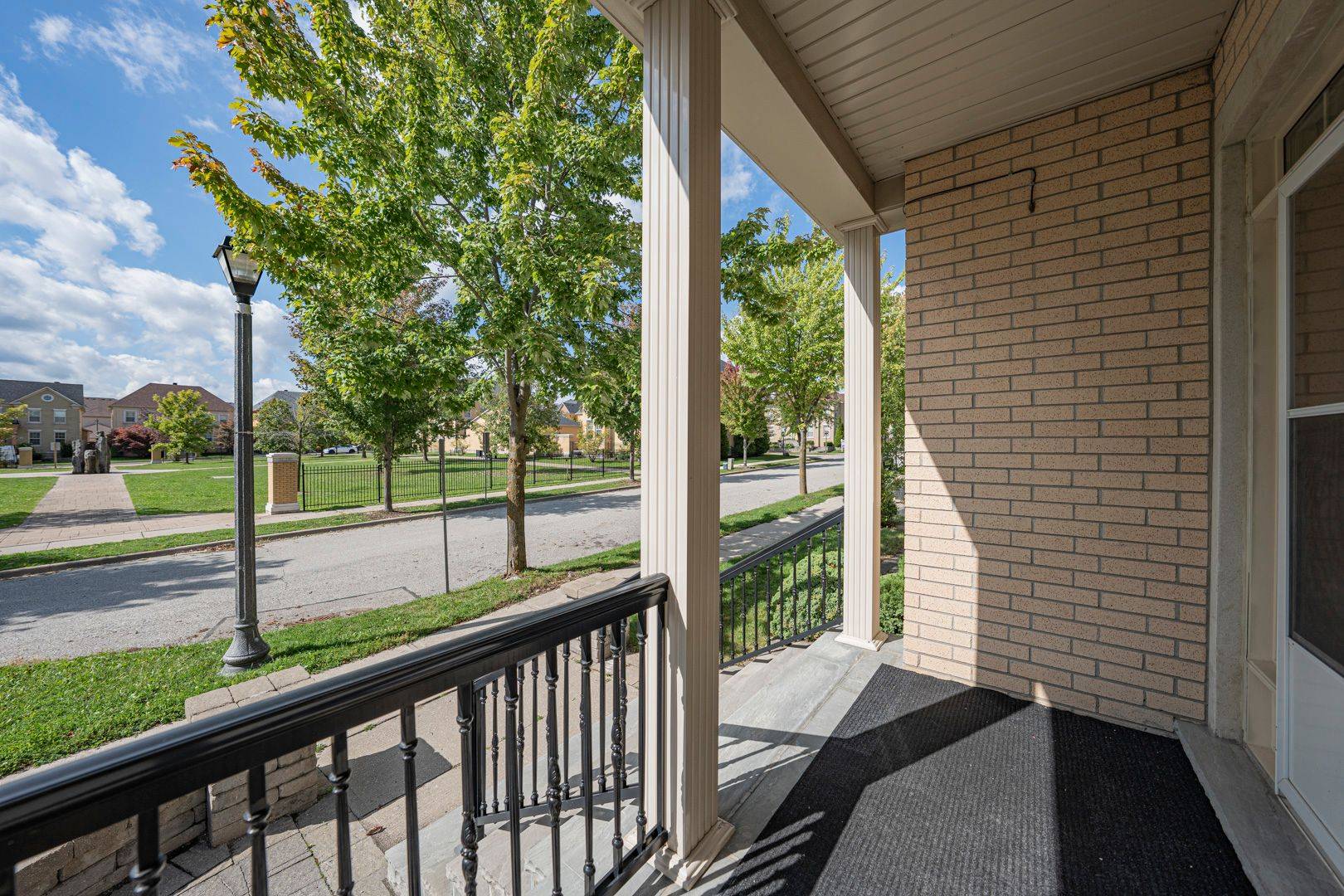 Markham, ON L6C 0A3,23 Bonheur RD