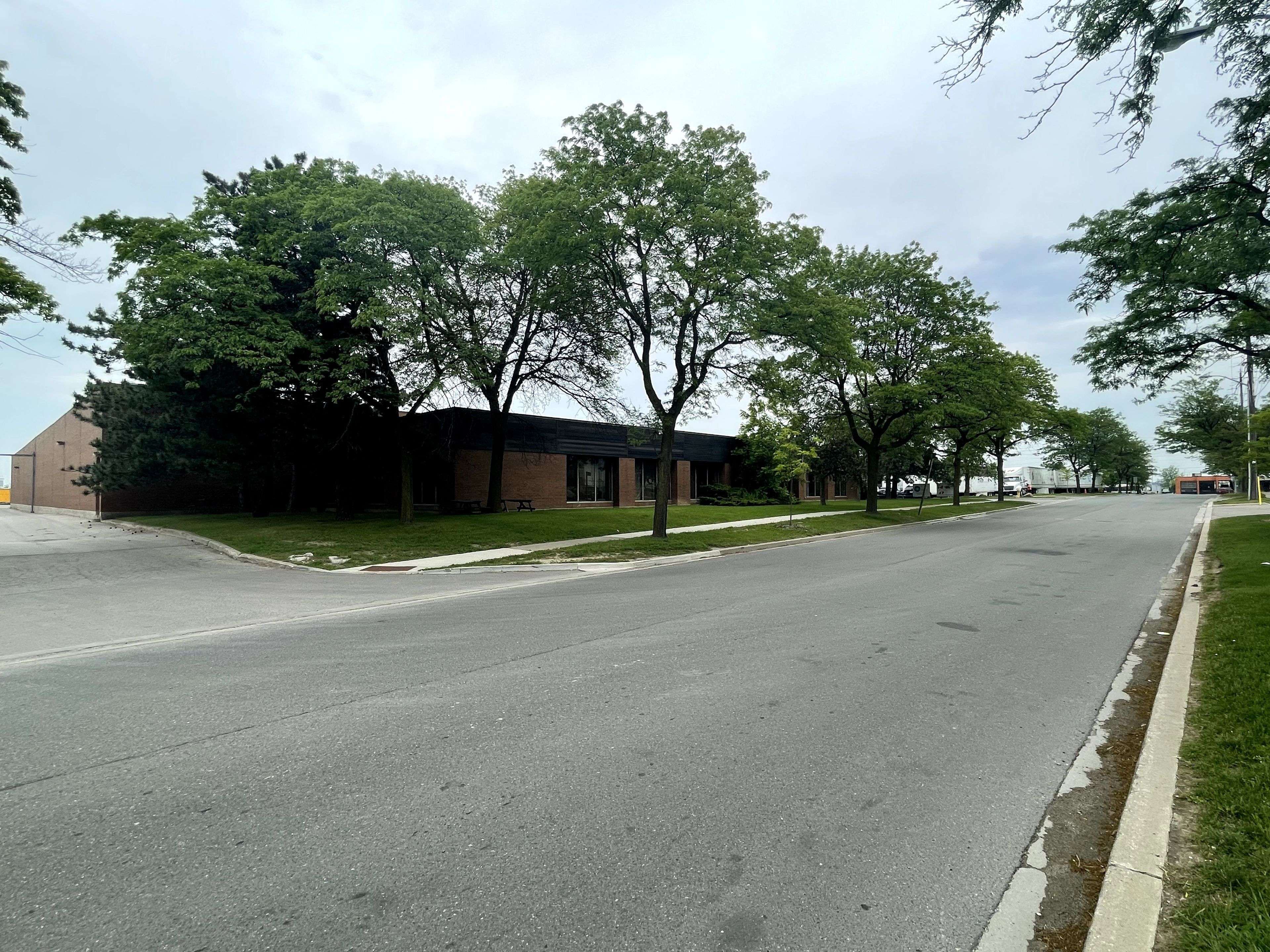 Toronto W10, ON M9W 5T9,26 Claireville DR #Opt A