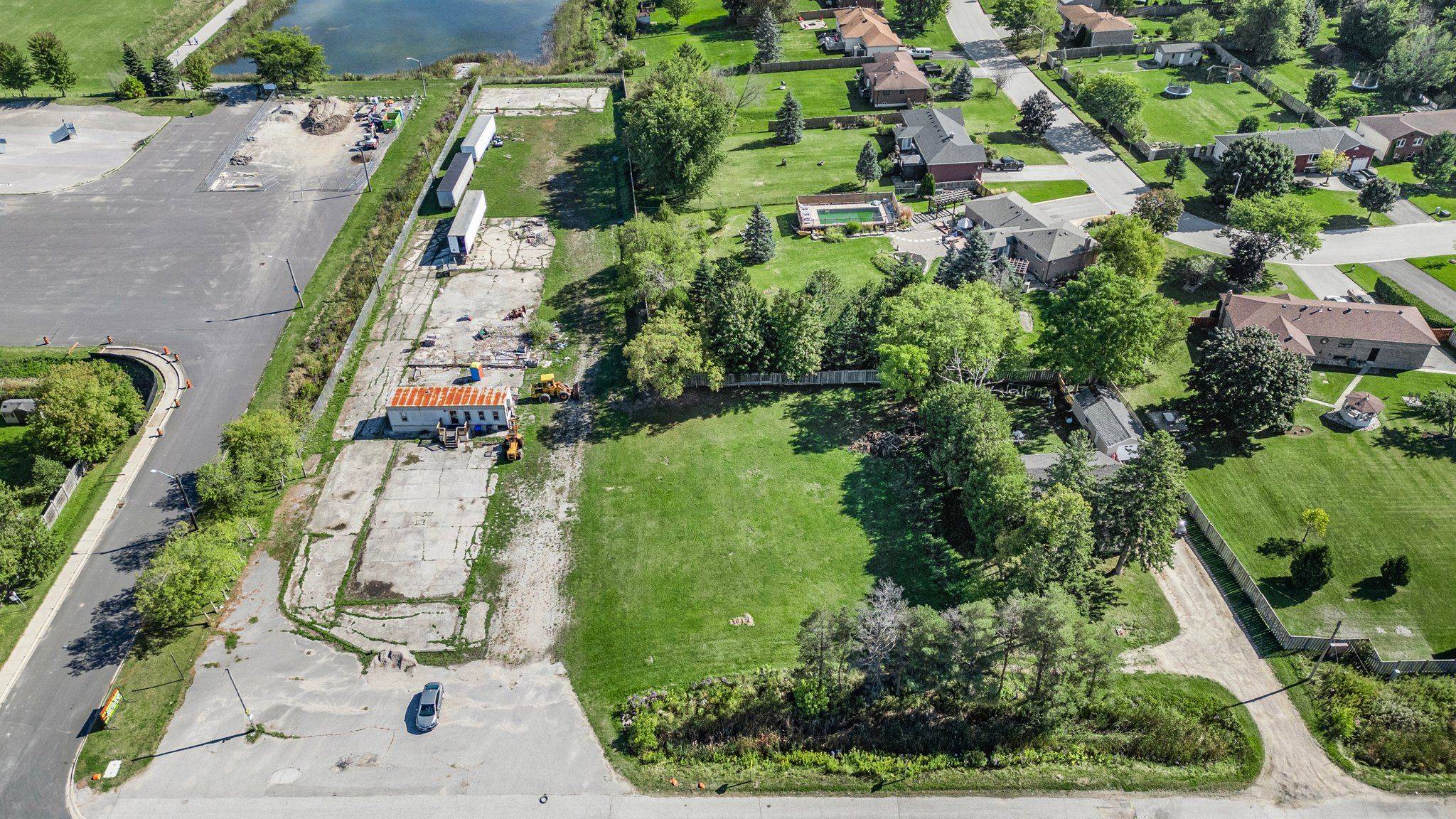 Innisfil, ON L9S 1K8,*7825-7813 7825-7813 Yonge ST S