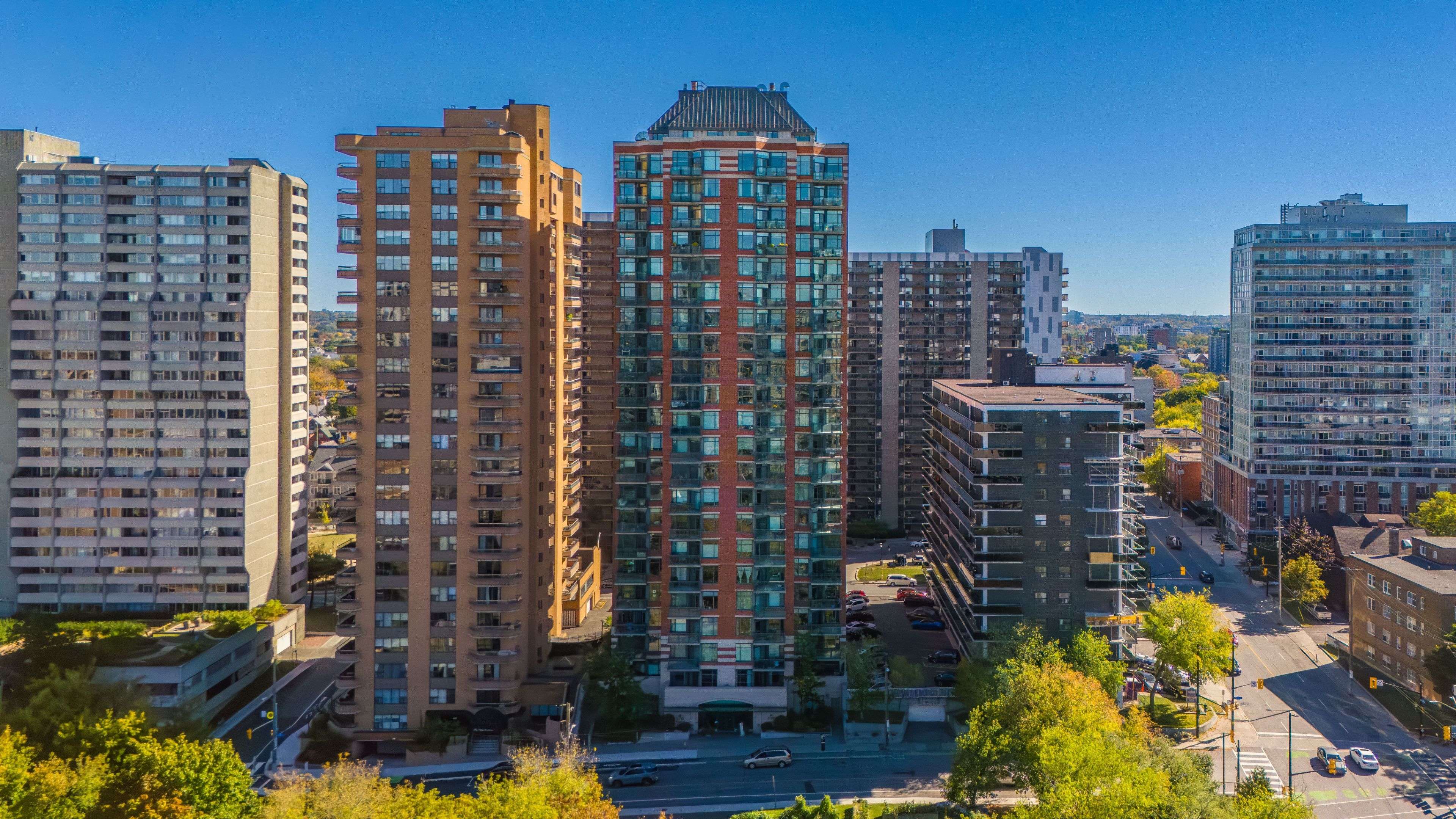 Ottawa Centre, ON K1R 1C8,570 Laurier AVE W #2202