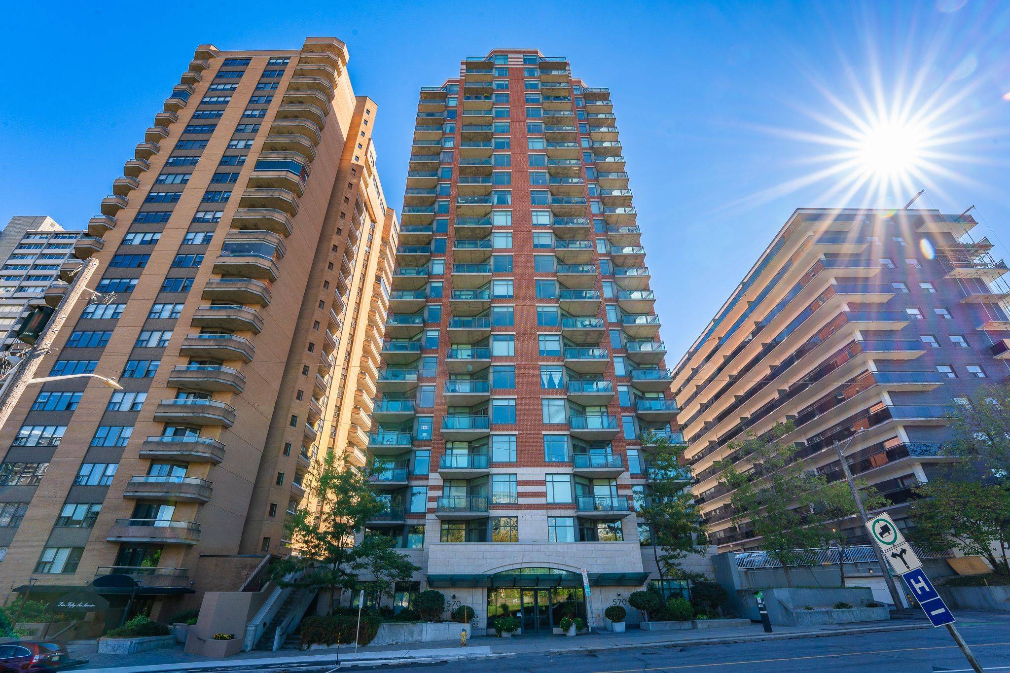 Ottawa Centre, ON K1R 1C8,570 Laurier AVE W #2202