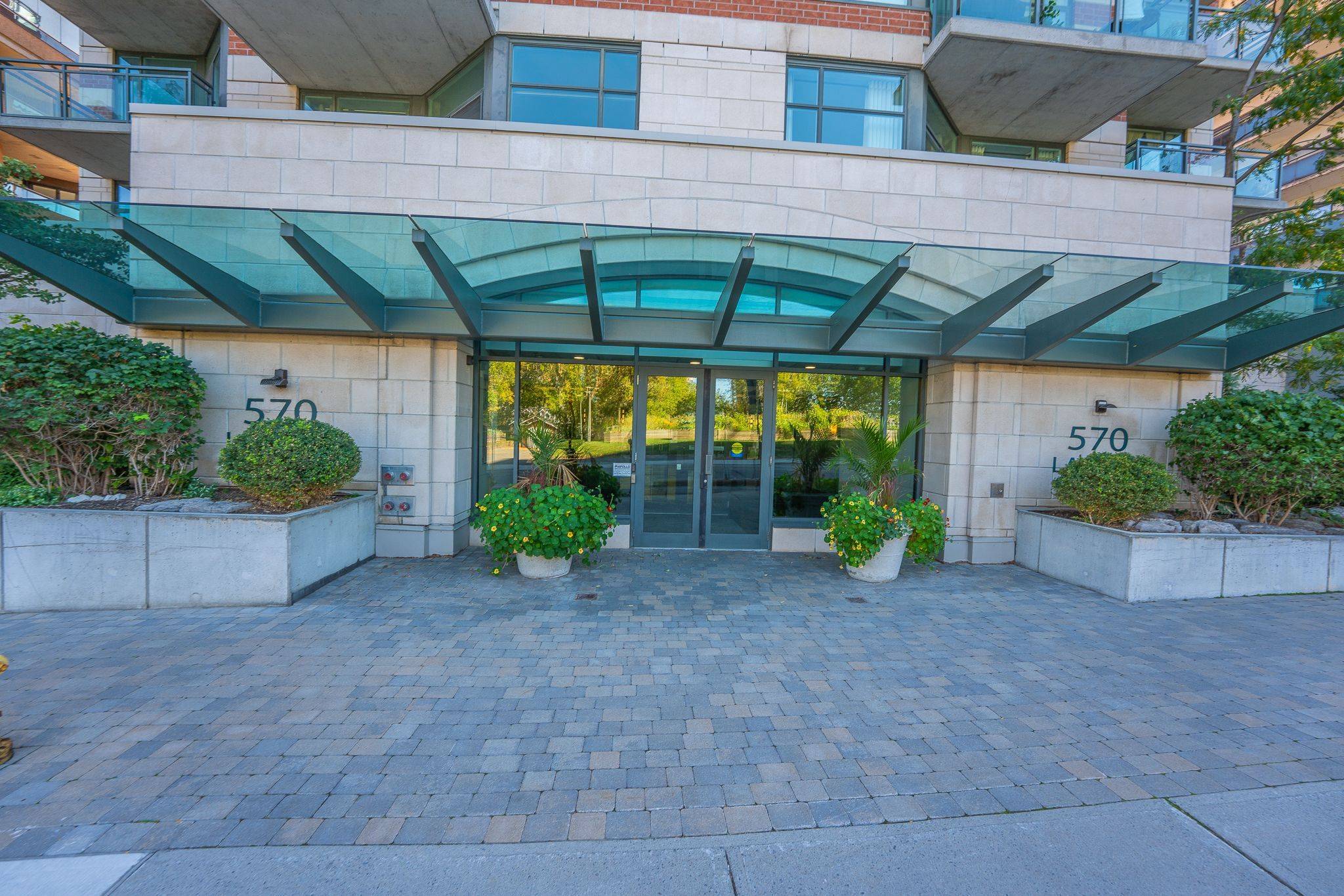 Ottawa Centre, ON K1R 1C8,570 Laurier AVE W #2202