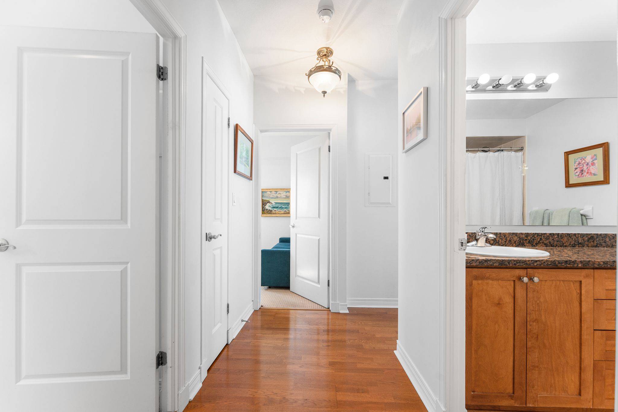 Ottawa Centre, ON K1R 1C8,570 Laurier AVE W #2202