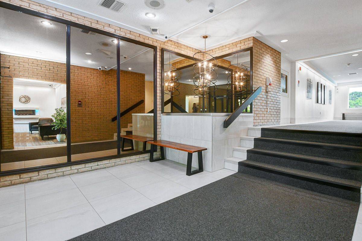 Woodroffe, ON K2B 8G6,1100 Ambleside DR #807