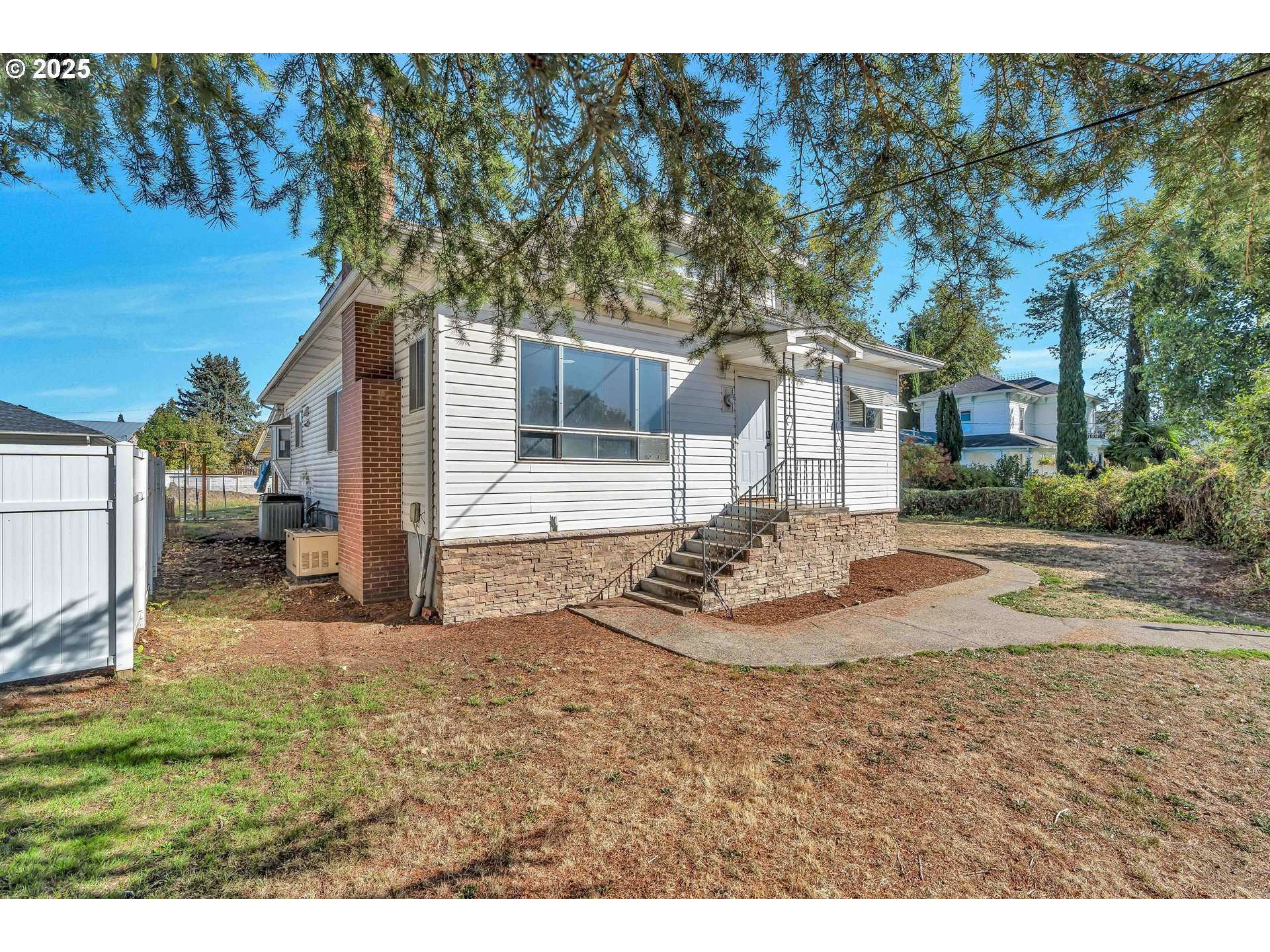 Jefferson, OR 97352,271 N 3RD ST