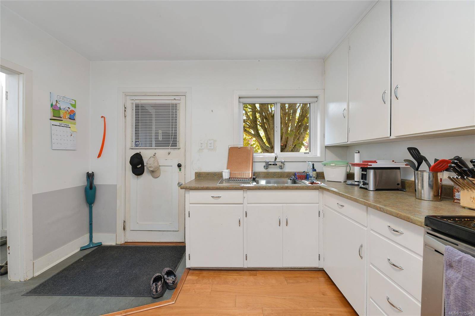 Victoria, BC V8R 2M1,1715 Carrick St