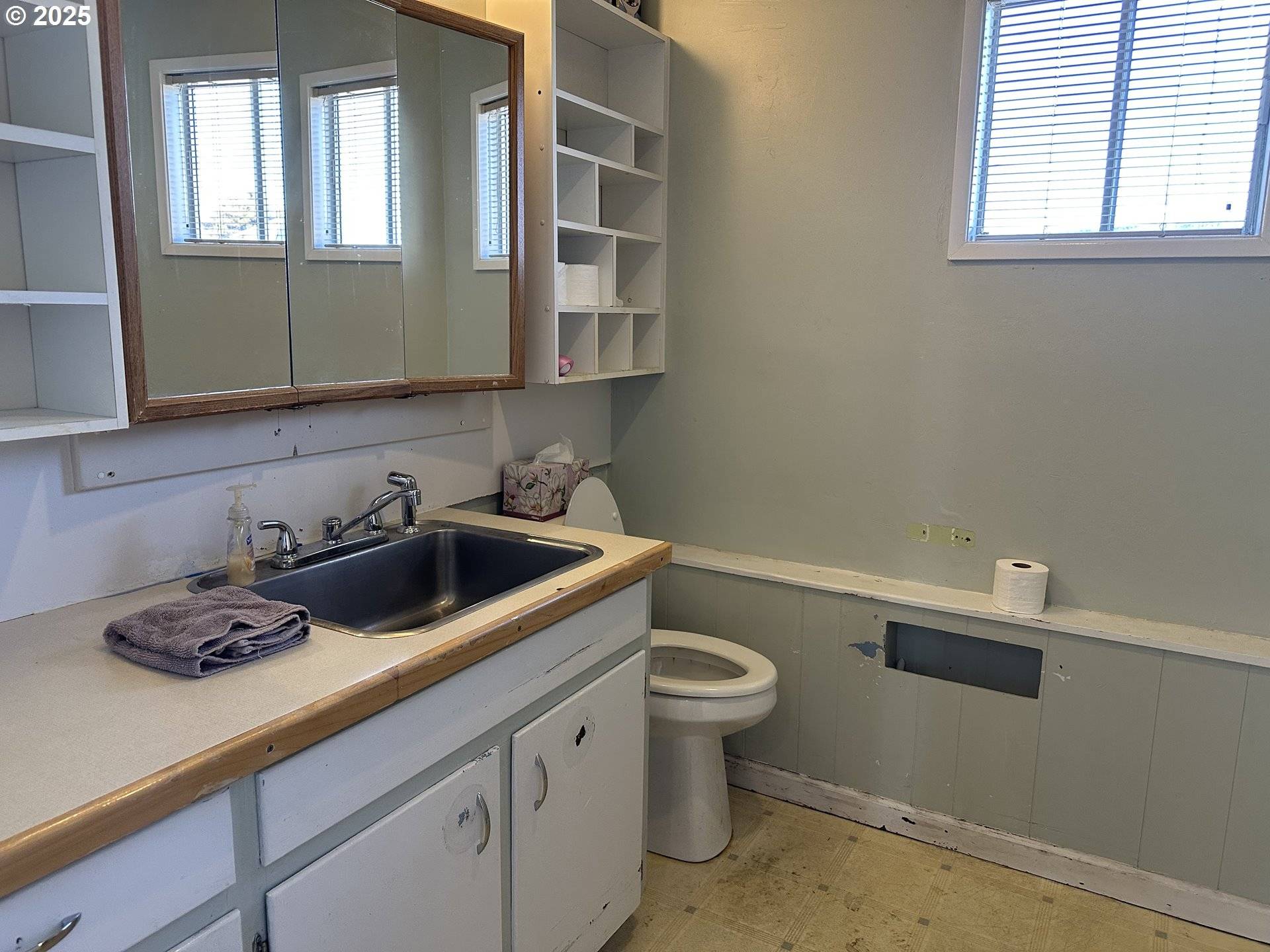 Brookings, OR 97415,295 KING ST