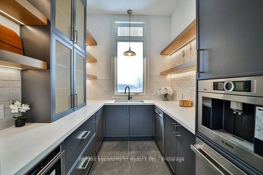 Burlington, ON L7P 0S7,2284 SIDEROAD 1 N/A