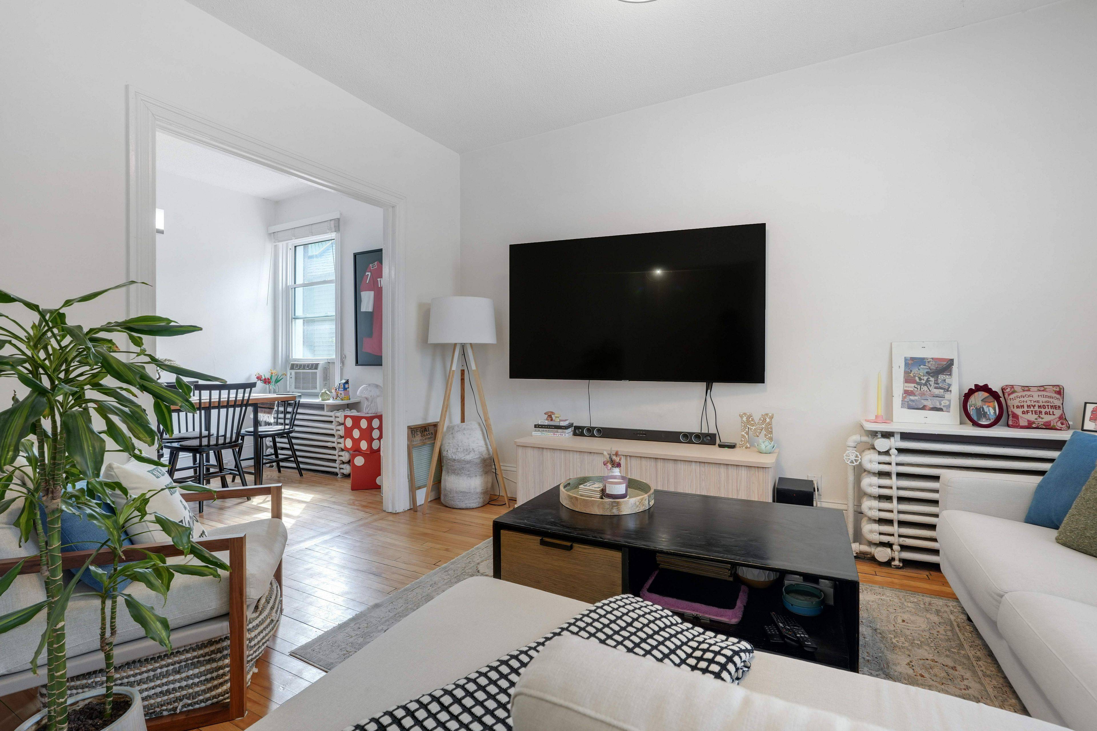 Glebe - Ottawa East And Area, ON K1S 2M9,166 Fifth AVE