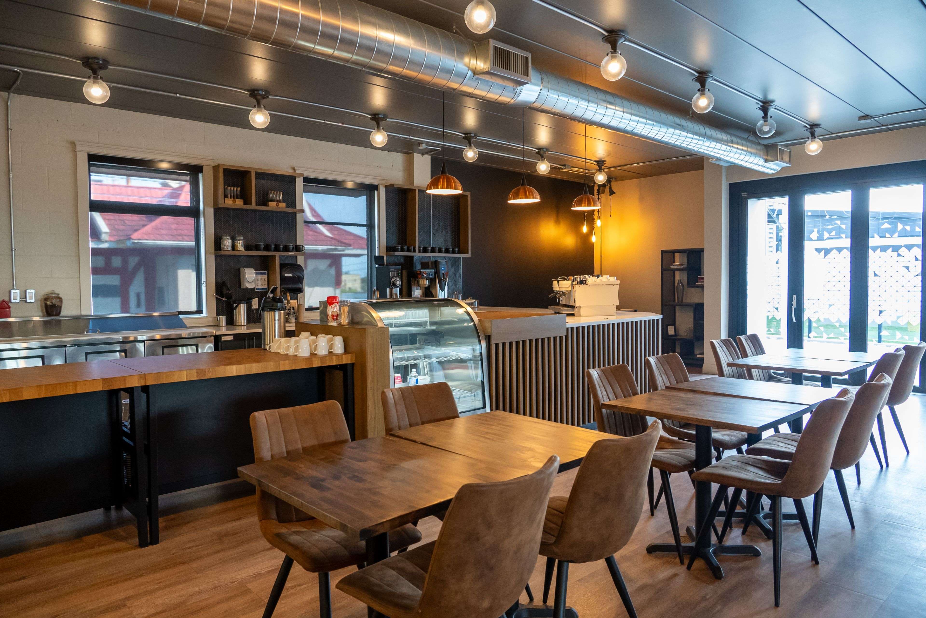 Kitchener, ON N2G 1C8,618 King ST W #A