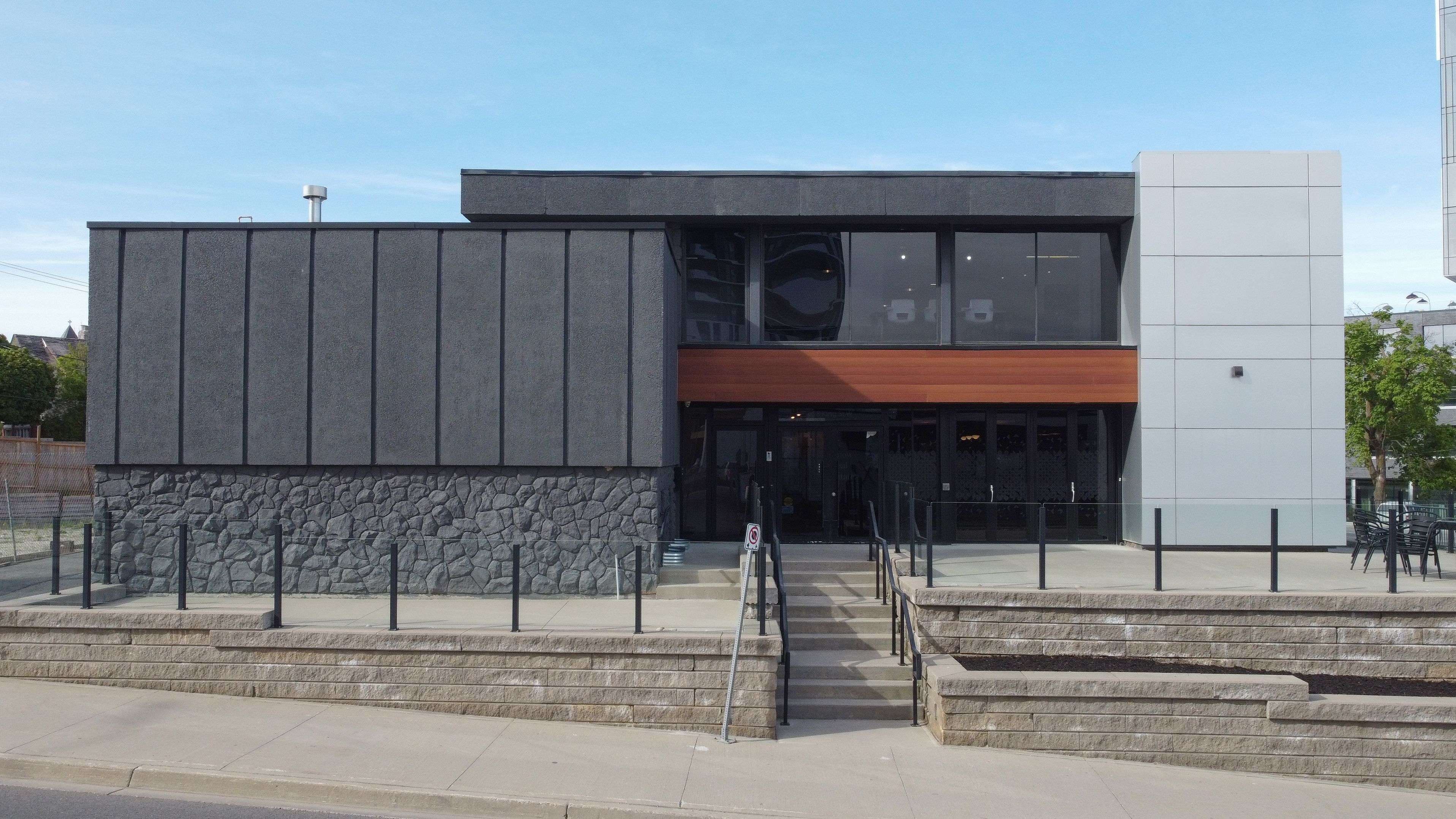 Kitchener, ON N2G 1C8,618 King ST W #A