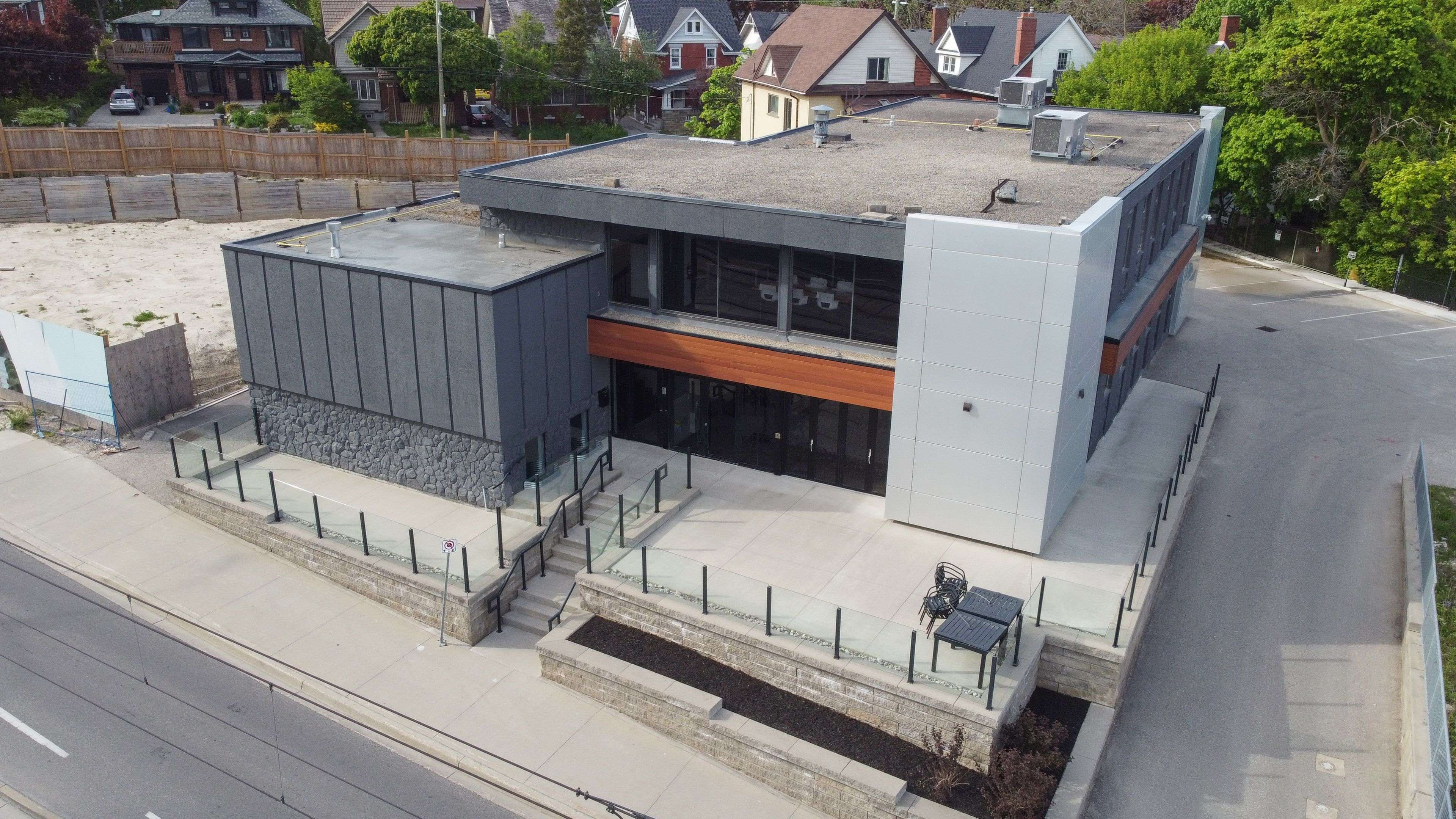 Kitchener, ON N2G 1C8,618 King ST W #A