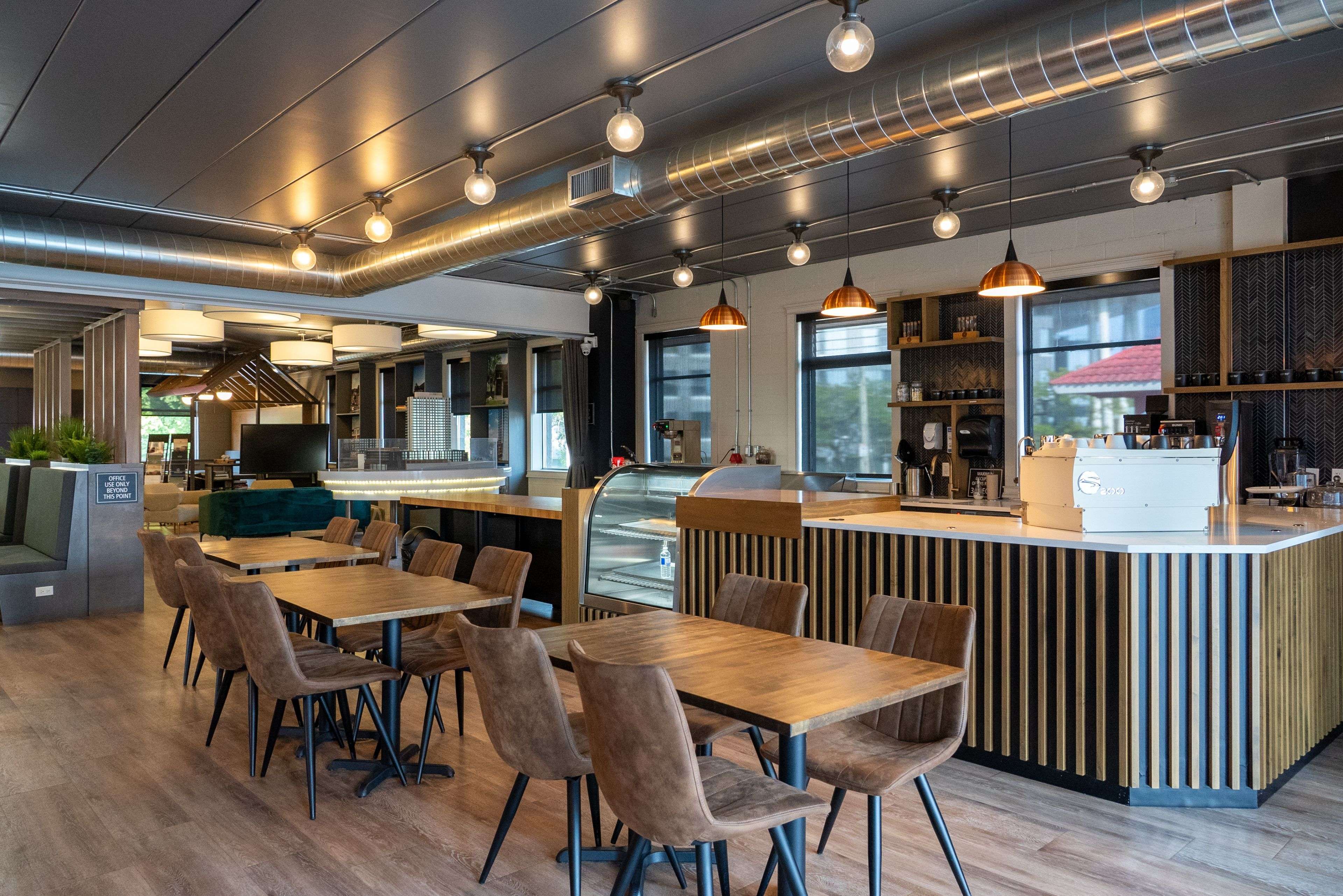 Kitchener, ON N2G 1C8,618 King ST W #A