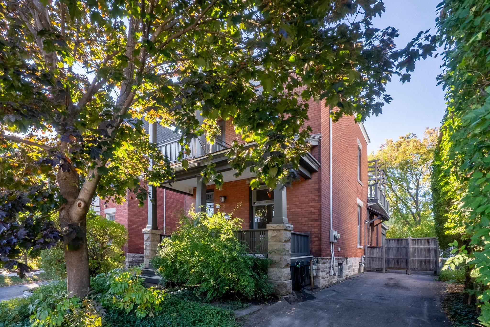 Ottawa Centre, ON K1R 5P9,507 Mcleod ST