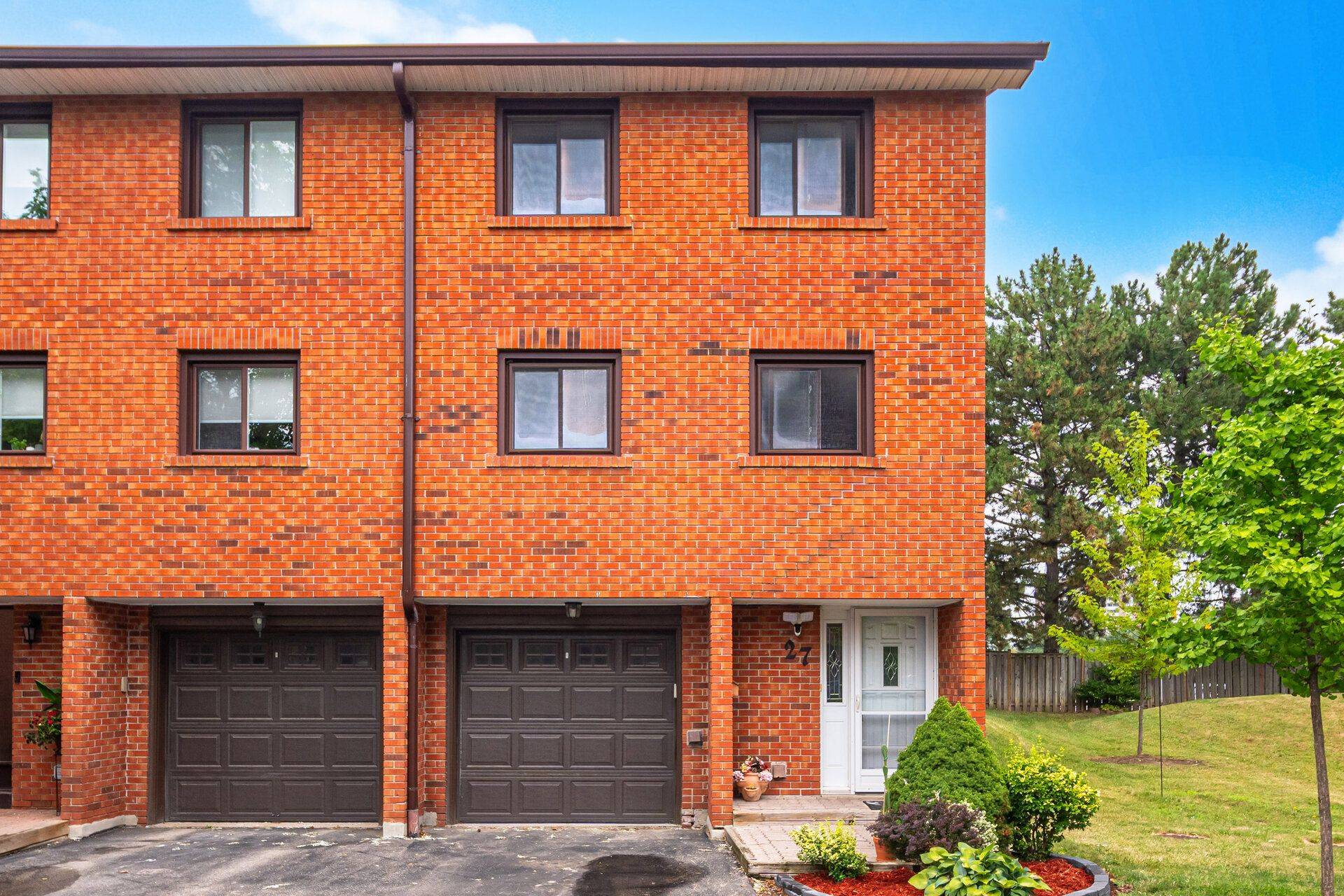 Mississauga, ON L4W 2M5,4230 Fieldgate DR #27