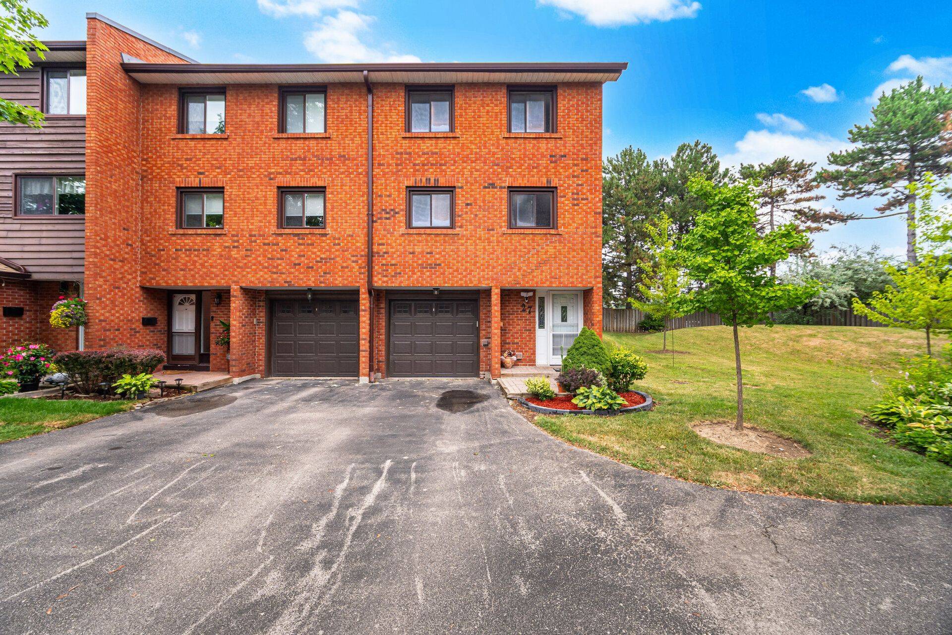 Mississauga, ON L4W 2M5,4230 Fieldgate DR #27