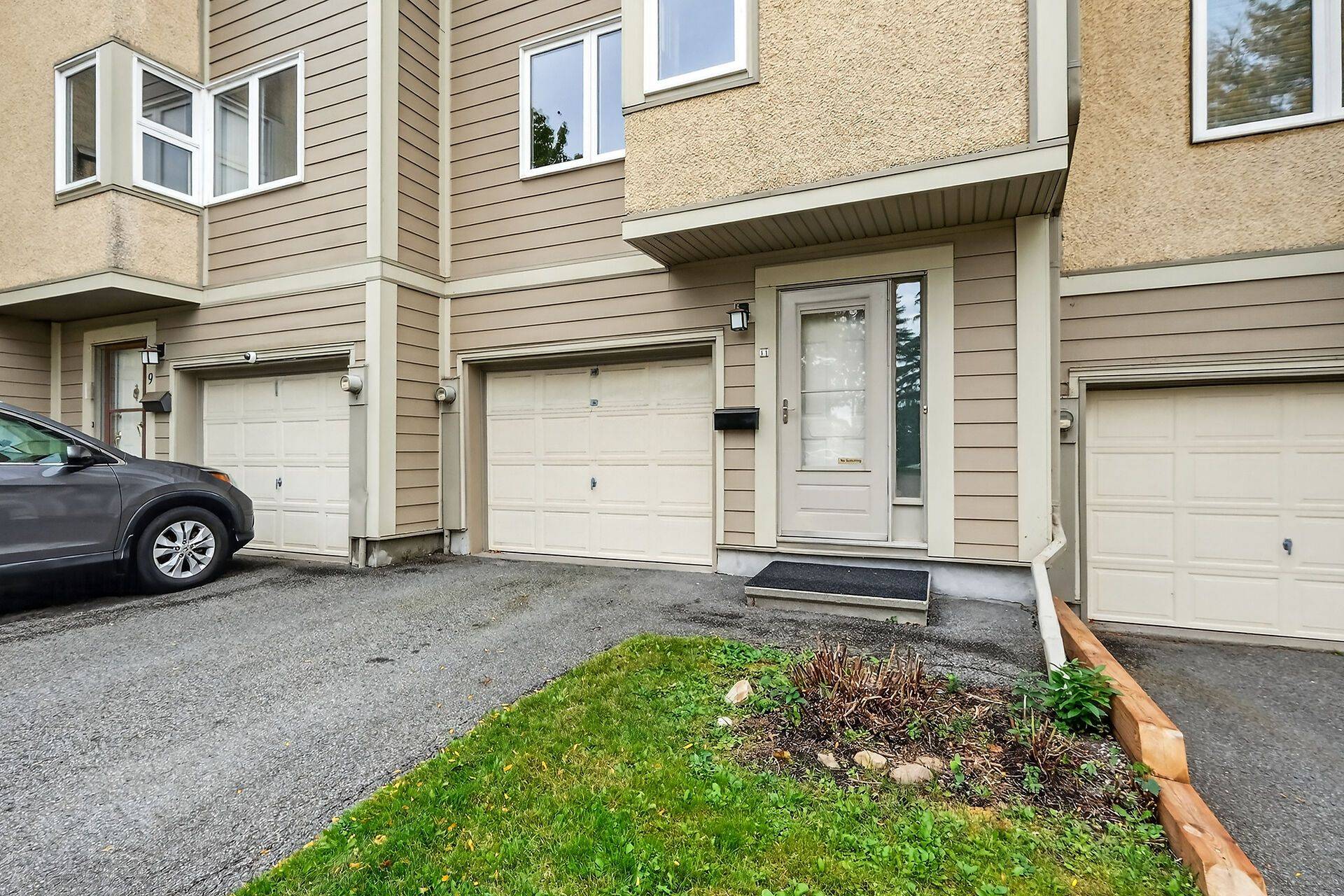 Kanata, ON K2L 1Z9,11 Peary WAY