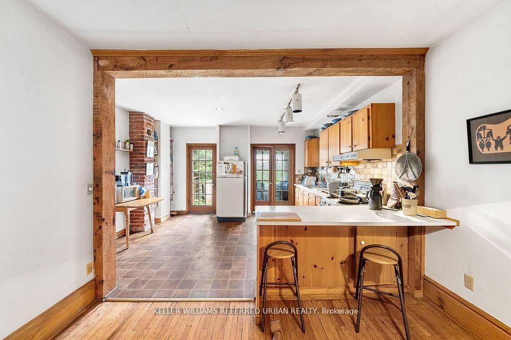 Toronto C01, ON M6J 2R5,123 Gore Vale AVE