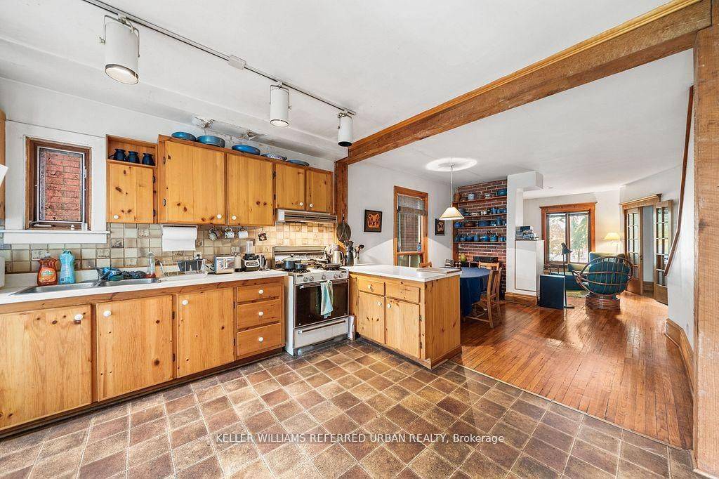 Toronto C01, ON M6J 2R5,123 Gore Vale AVE