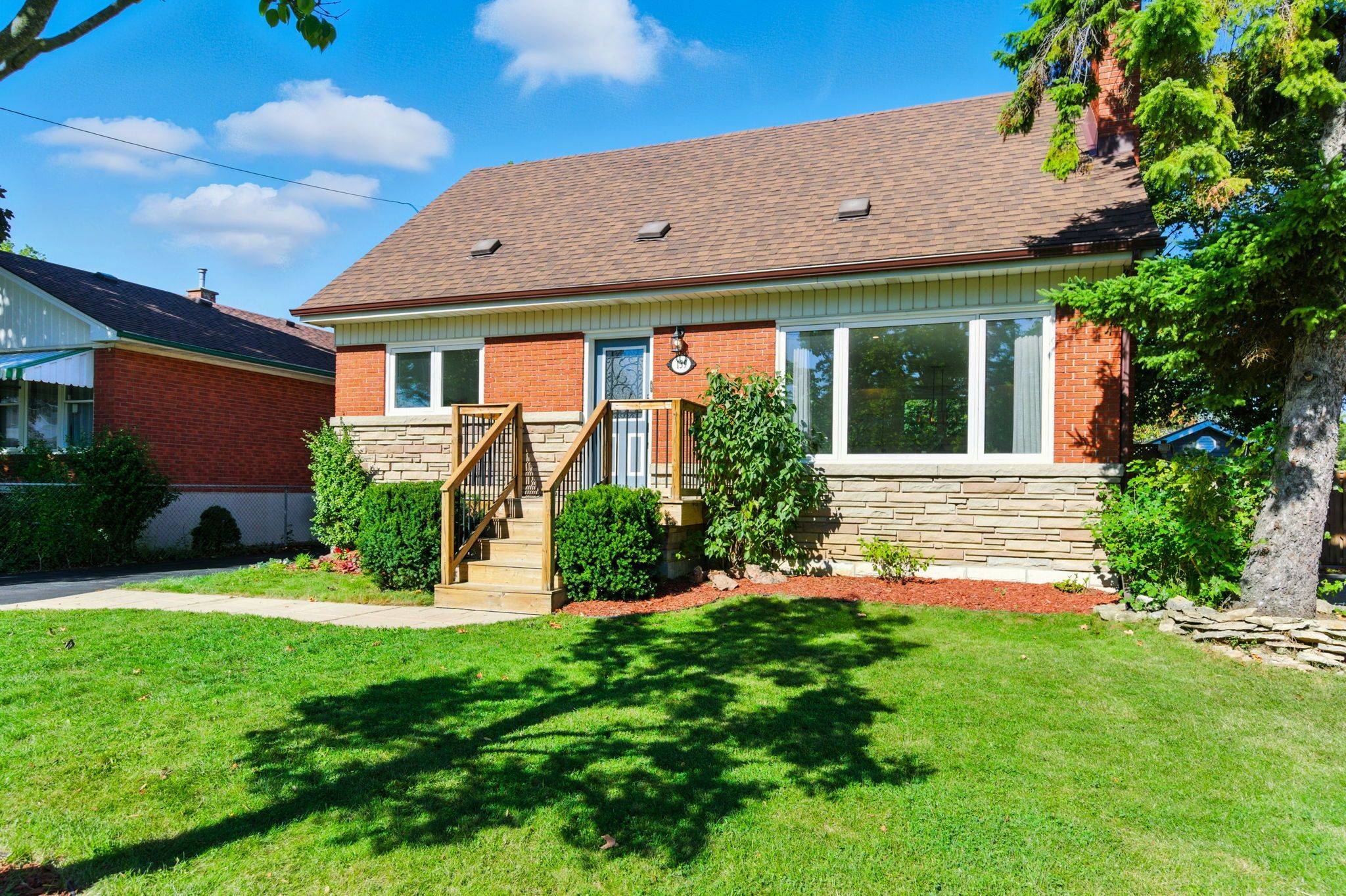 Hamilton, ON L8T 2N9,139 TOBY CRES
