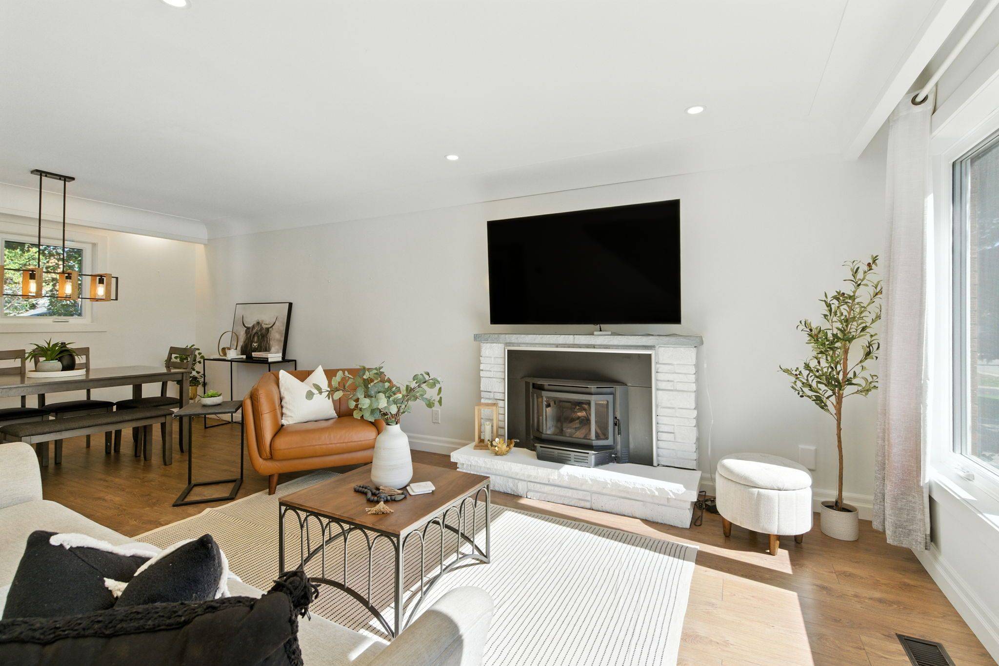 Hamilton, ON L8T 2N9,139 TOBY CRES