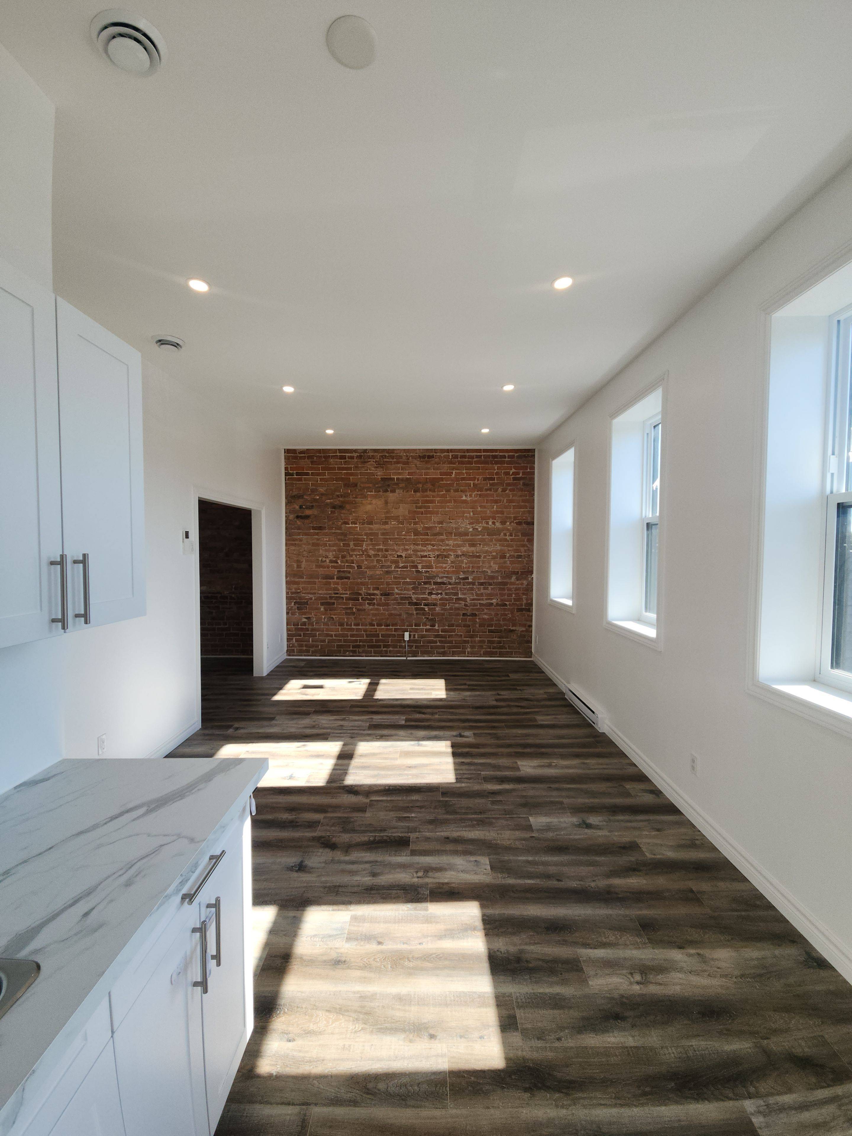 Springwater, ON L0L 1P0,9 Queen ST W #201