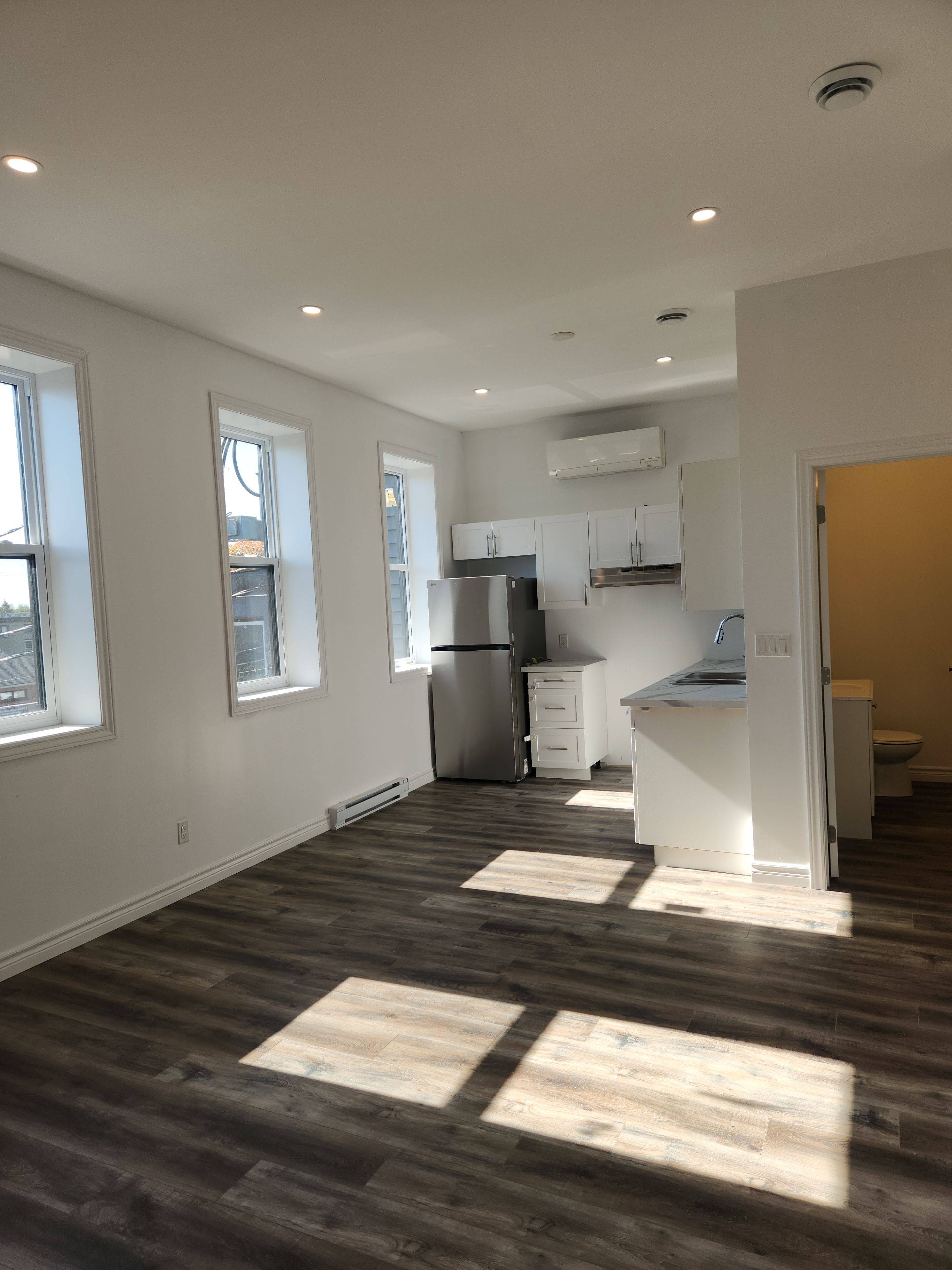 Springwater, ON L0L 1P0,9 Queen ST W #201