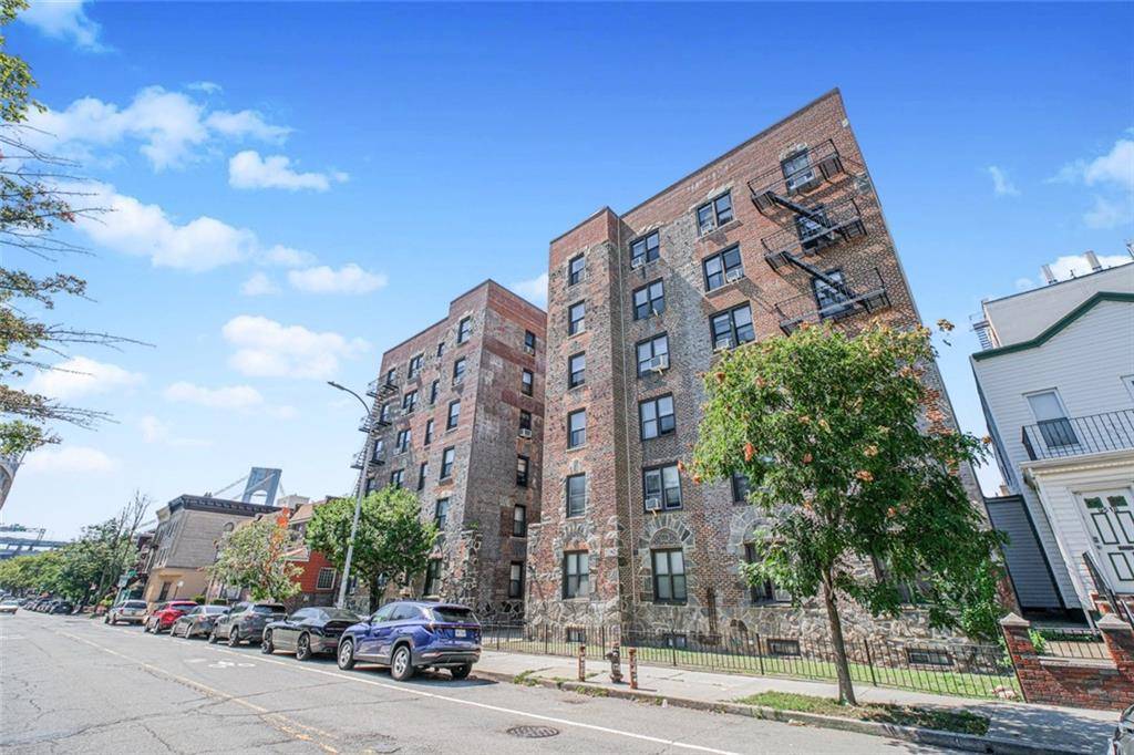 Brooklyn, NY 11209,9524 Fort Hamilton Pkwy #105