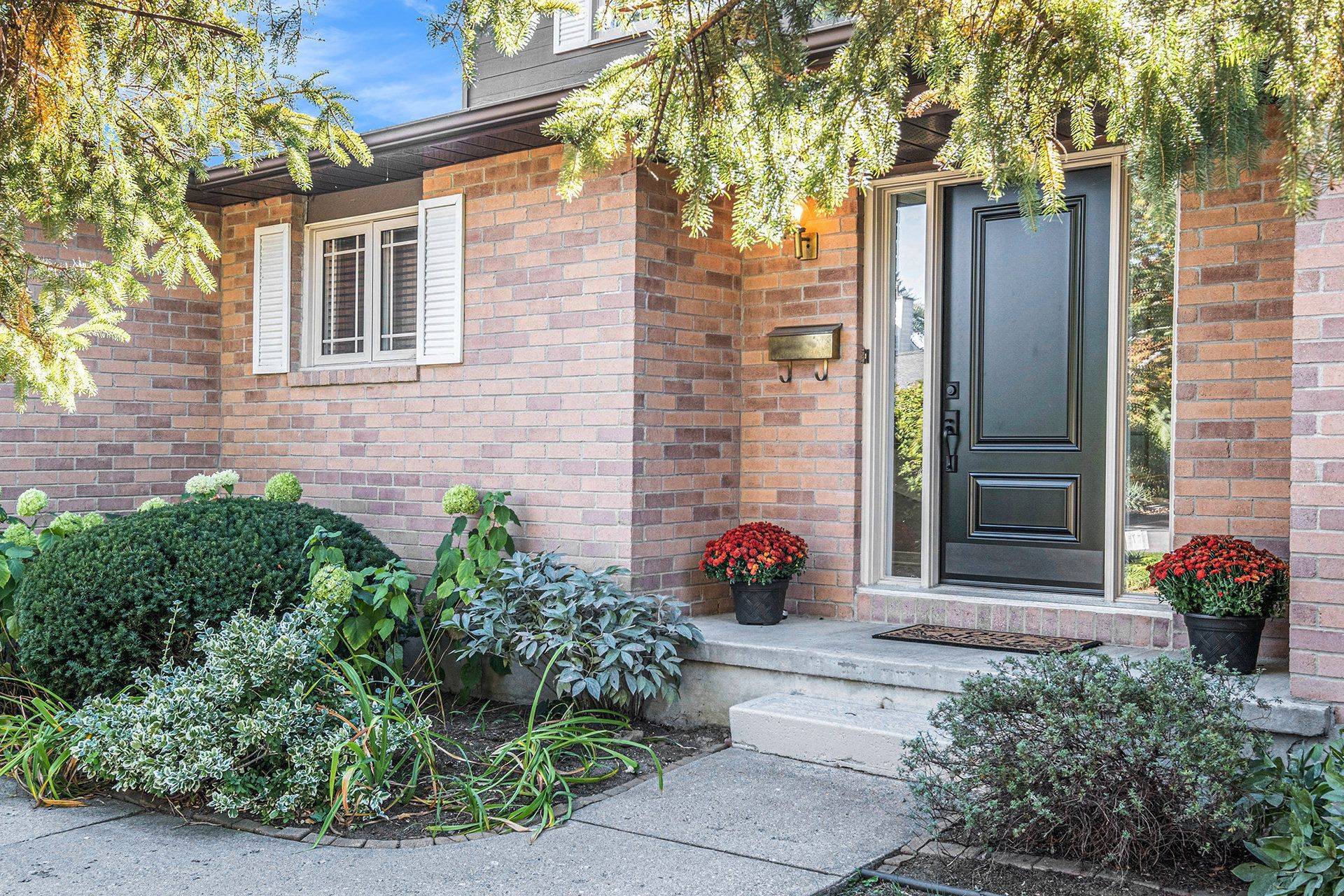 Stittsville - Munster - Richmond, ON K2S 0R9,914 Long Meadow WAY