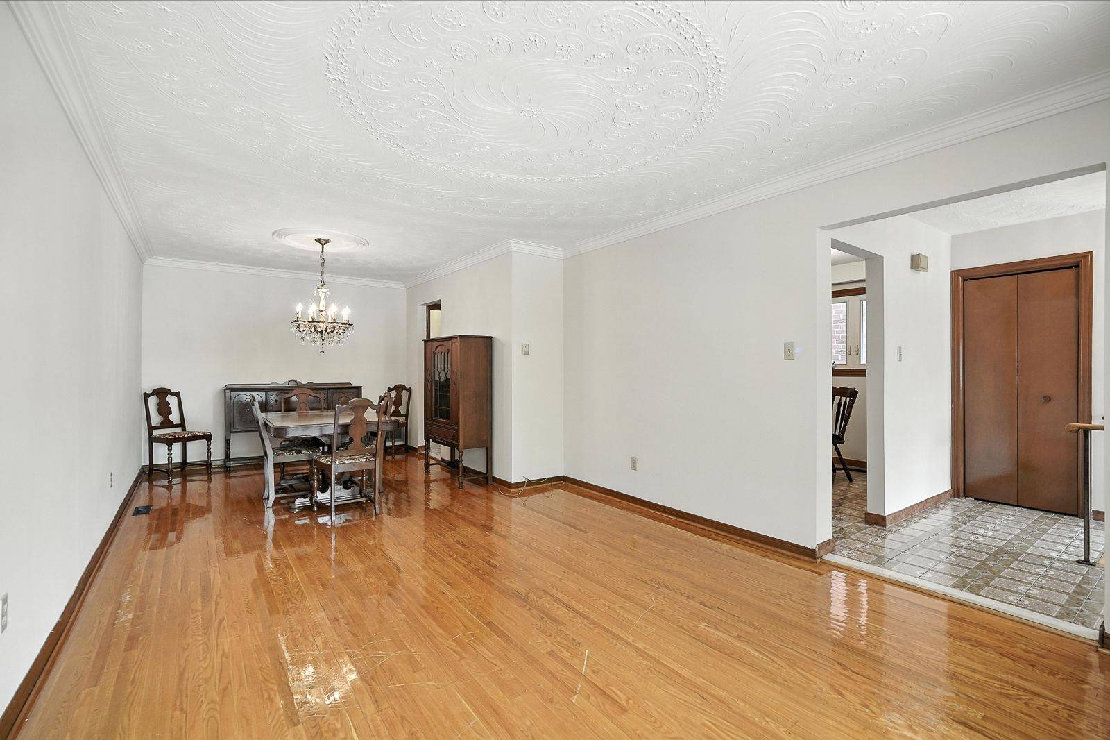 Toronto E08, ON M1J 3L8,72 Fred Bland CRES