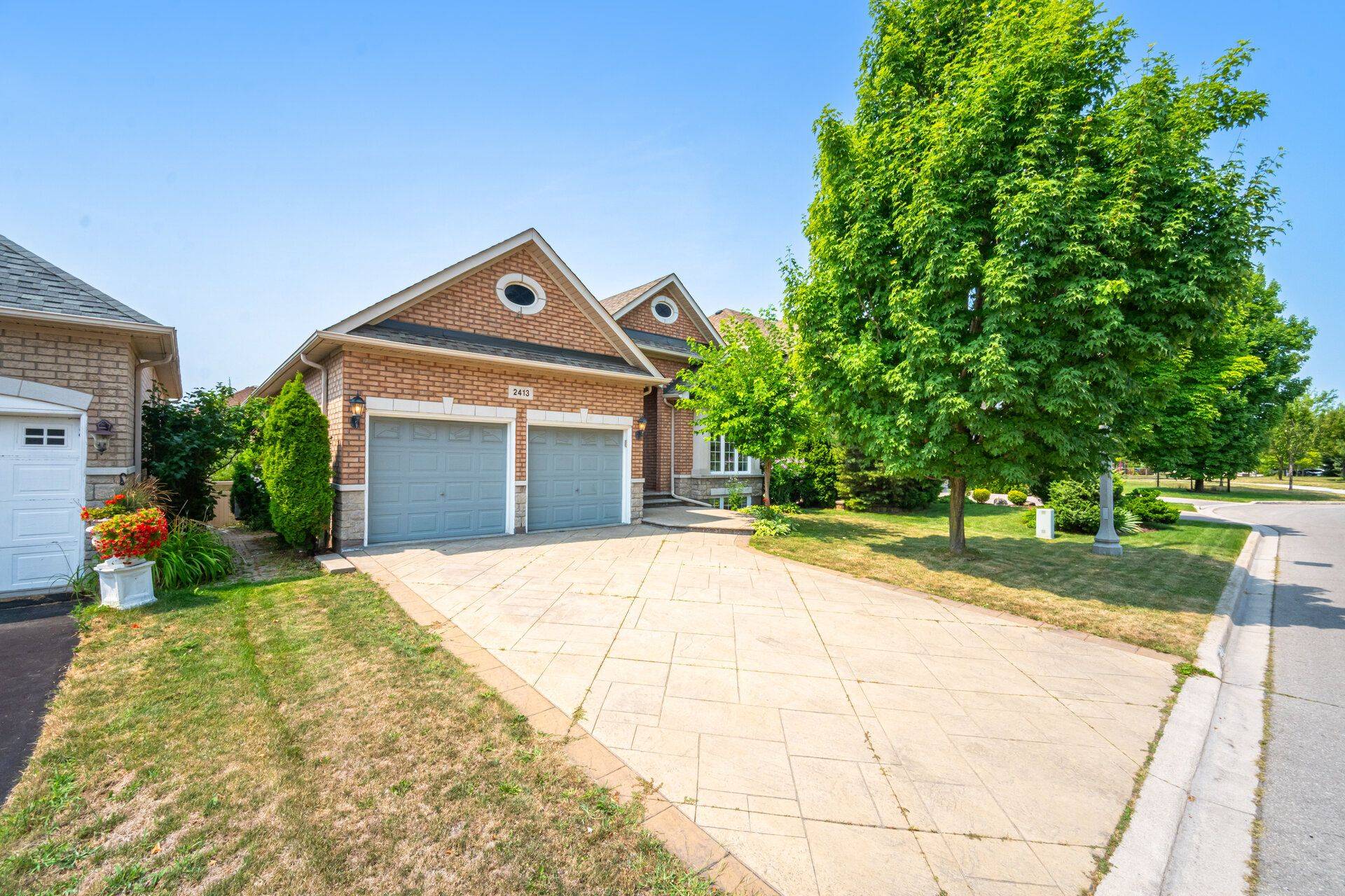 2413 Salcome DR, Oakville, ON L6H 7N5