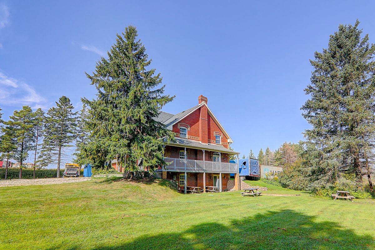 East Gwillimbury, ON L3Y 4W1,2768 Davis DR