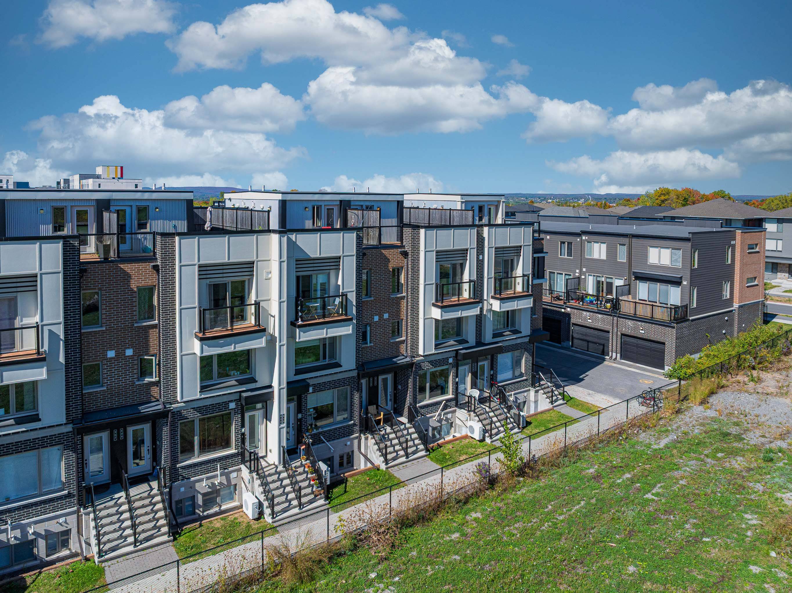 Manor Park - Cardinal Glen And Area, ON K1K 4Z8,517 Ozawa Private