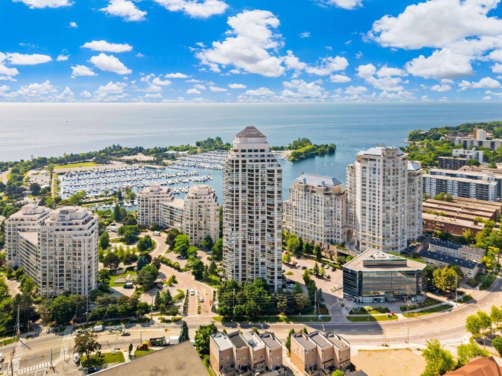 Toronto W06, ON M8V 3X6,2269 Lake Shore BLVD W #305