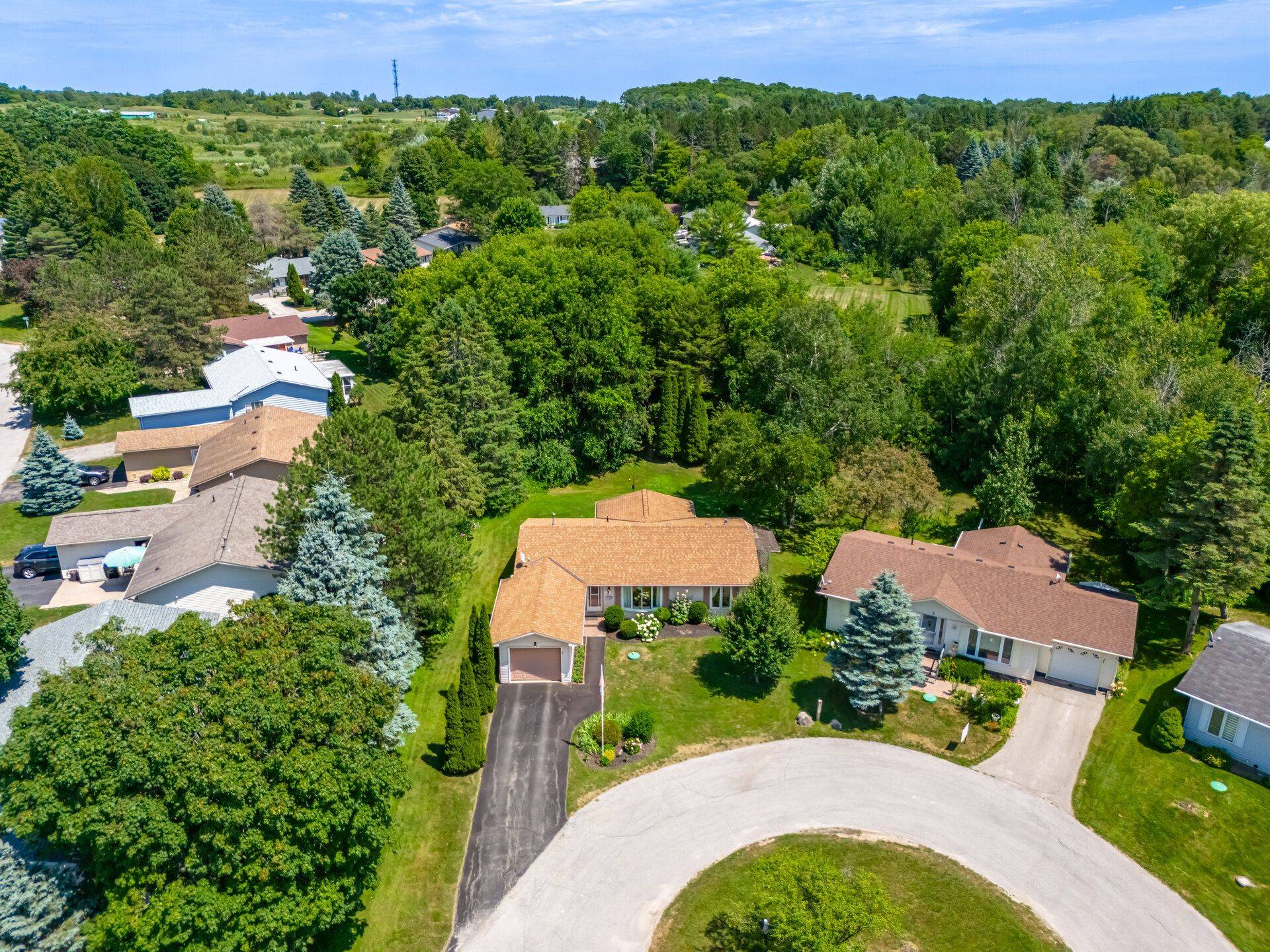 New Tecumseth, ON L0G 1W0,3 Pineview CT