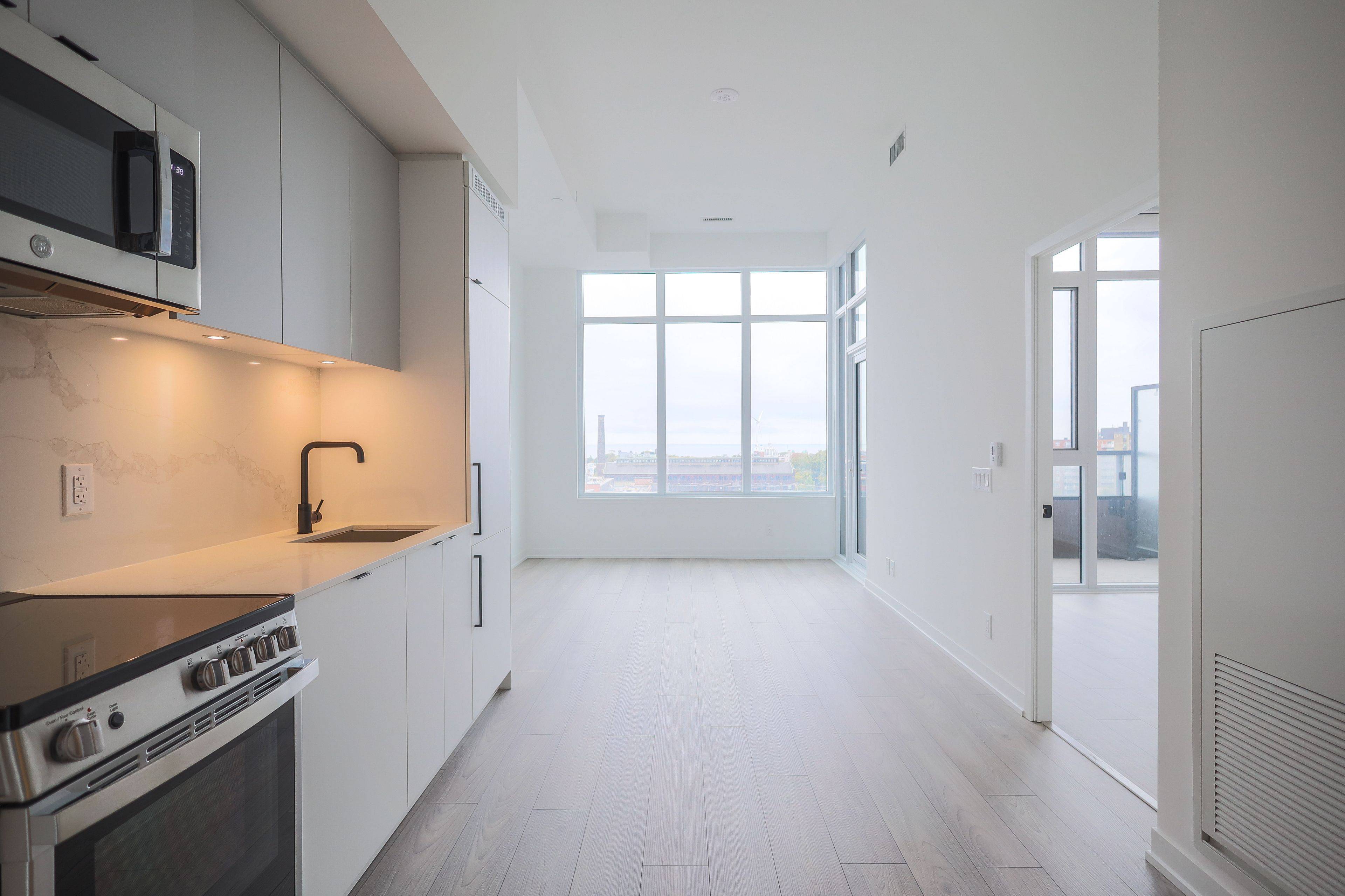 Toronto W01, ON M6K 0J2,285 Dufferin ST #715