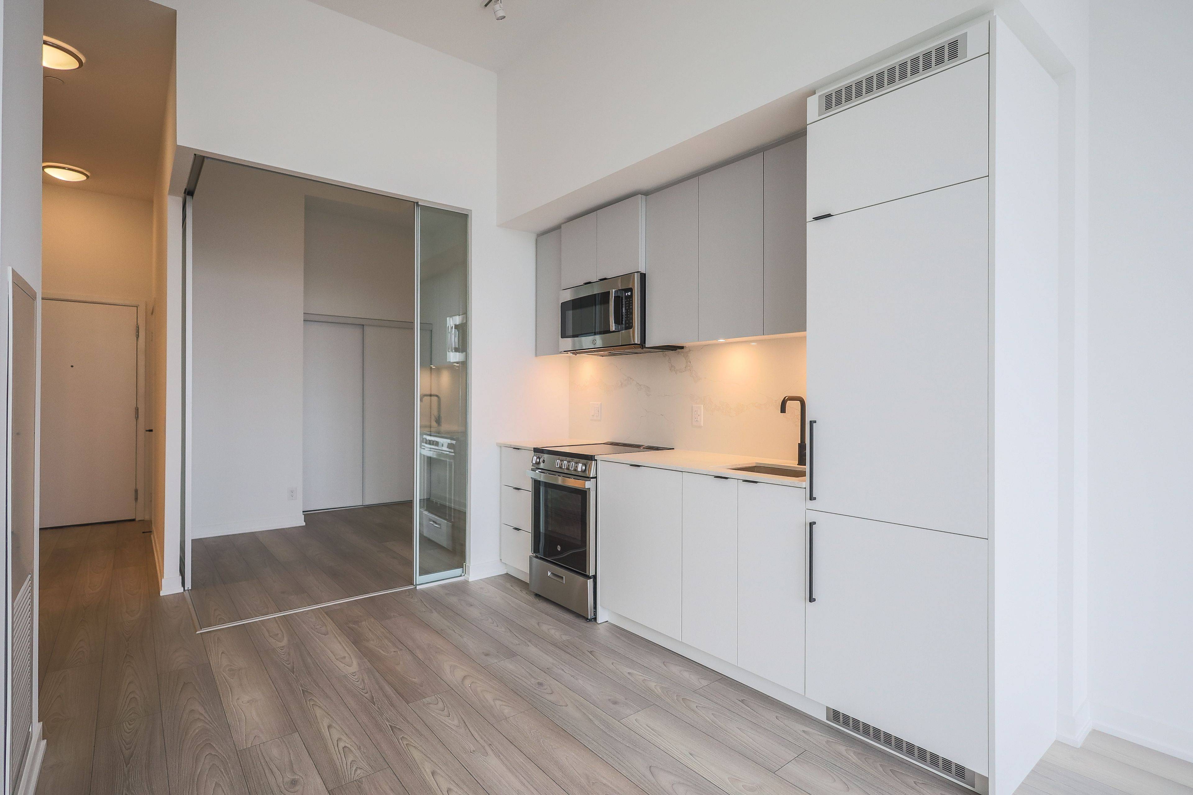 Toronto W01, ON M6K 0J2,285 Dufferin ST #715