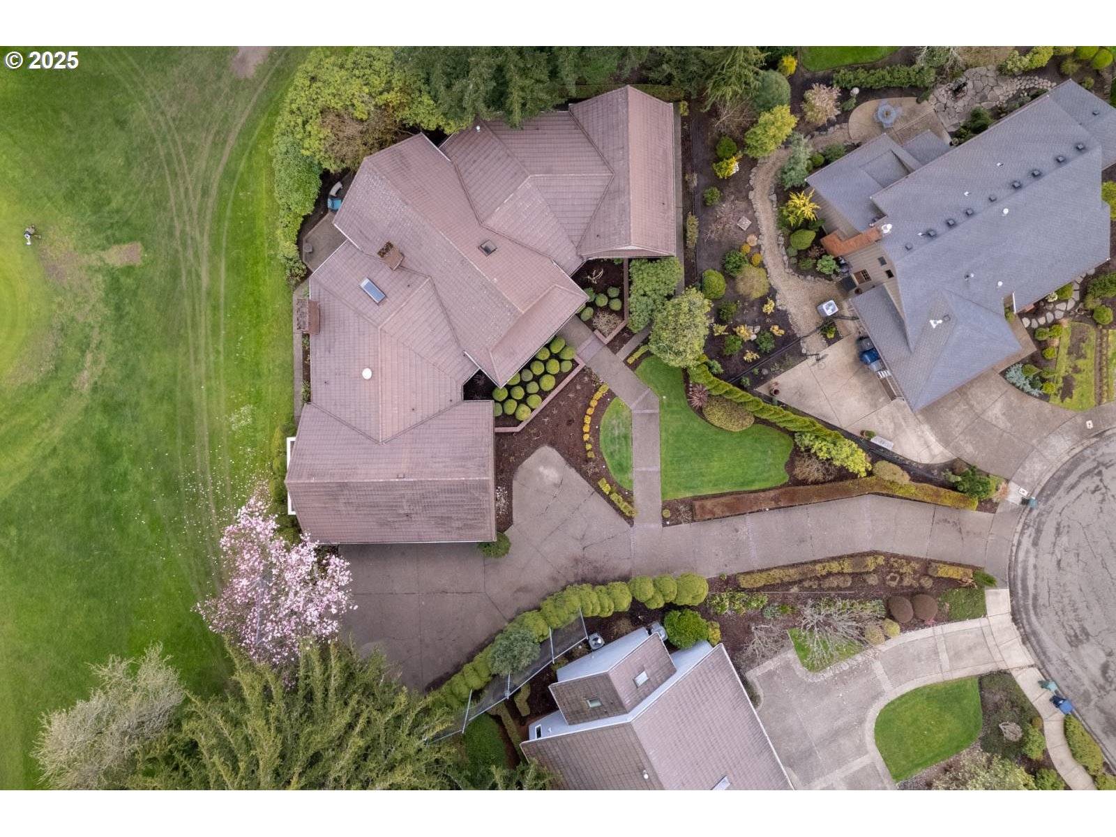 Eugene, OR 97401,863 FAIRWAY VIEW DR