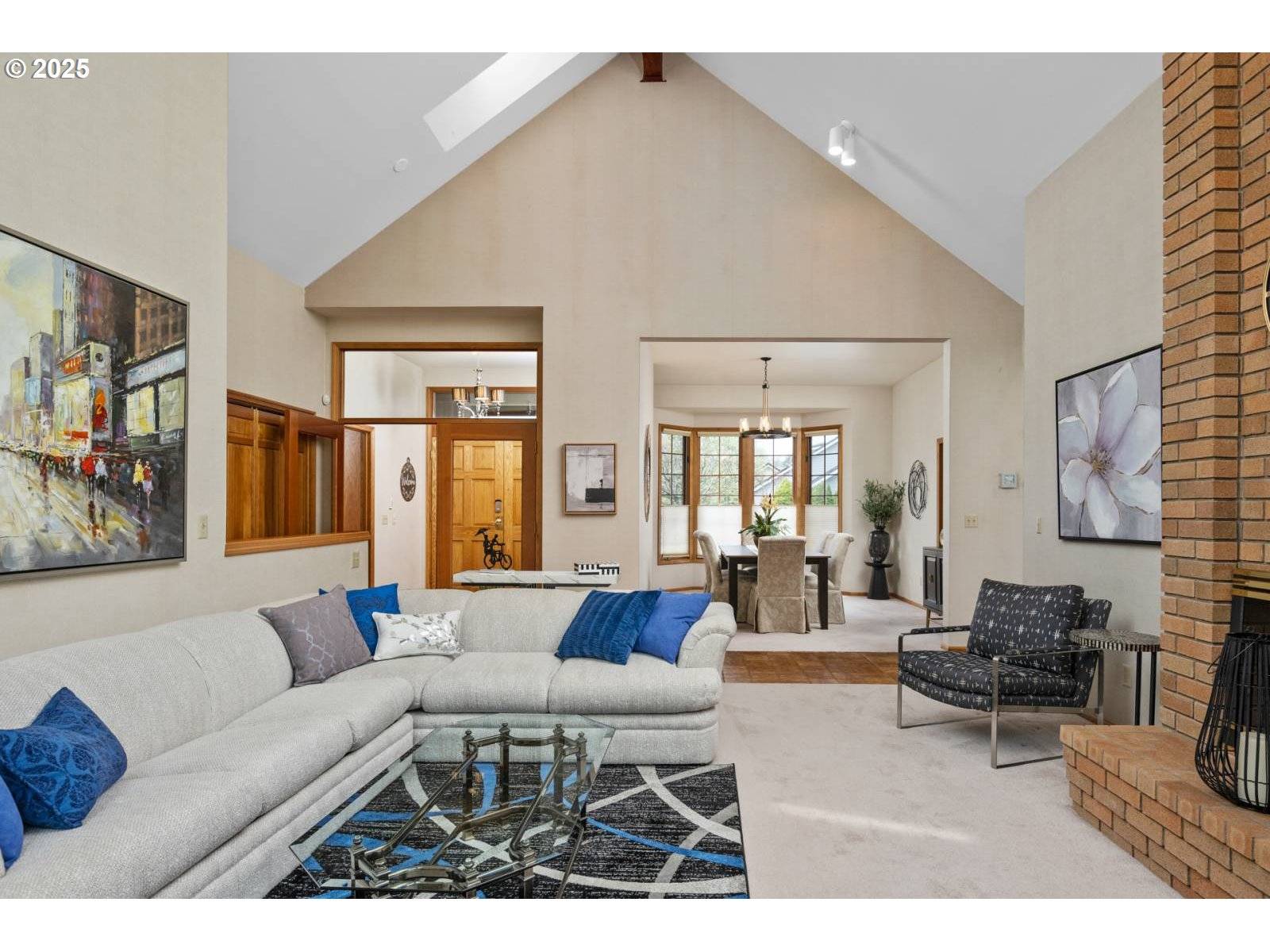 Eugene, OR 97401,863 FAIRWAY VIEW DR