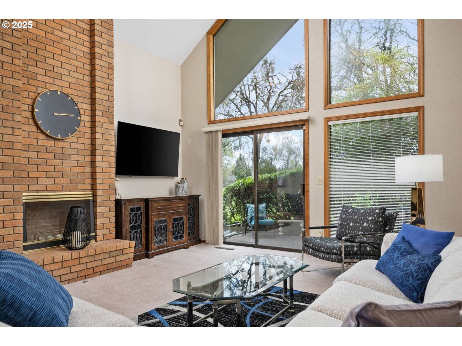 Eugene, OR 97401,863 FAIRWAY VIEW DR