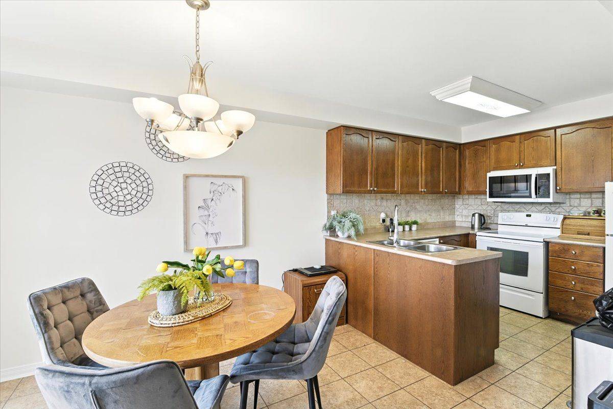 Whitby, ON L1R 3M4,155 Lady May DR